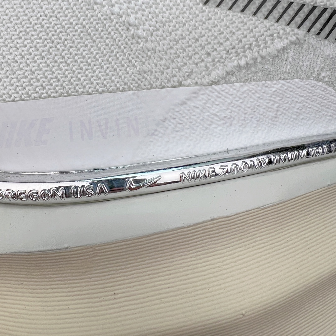 图片[16]-＃纯原 NK ZoomX Invincible Run Flyknit FK3 不可战胜3代系列轻量飞织低帮休闲运动慢跑鞋 DR2660-102 此鞋专为短跑运动员而生 是为 5 至 10 公里距离的赛事和训练打造 整体设计采用流线型的轻质工程网眼材质构成鞋面 并与其他 Running 旗舰鞋款同样搭载全脚掌 ZoomX 缓冲中底 搭配 Pebax 物料与橡胶外底 ZoomX StreakFly 首发配色以Prototype呈现 其灵感是来自开发期间的磨损测试 透过编号的标记与内侧的预期跑步距离突出研发过程 尺码：36 36.5 37.5 38 38.5 39 40 40.5 41 42 42.5 43 44 44.5 45-选品中心