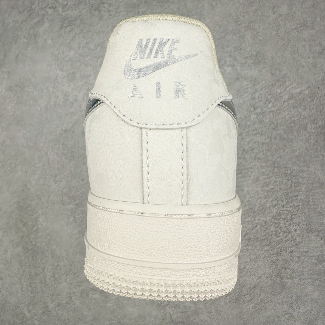 图片[8]-NK Air Force 1´07 Low 空军一号低帮百搭休闲运动板鞋 AF2406-110 柔软、弹性十足的缓震性能和出色的中底设计 横跨复古与现代的外型结合 造就出风靡全球 三十多年的Force 1 直到今天还深受青睐 尺码：36 36.5 37.5 38 38.5 39 40 40.5 41 42 42.5 43 44 44.5 45-选品中心