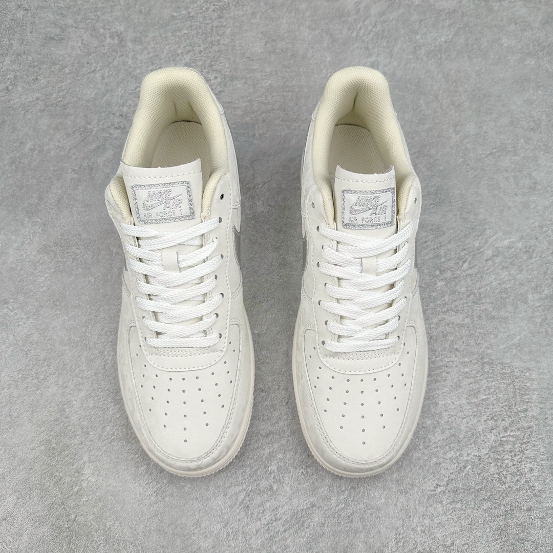 图片[2]-NK Air Force 1´07 Low 空军一号低帮百搭休闲运动板鞋 AF2406-110 柔软、弹性十足的缓震性能和出色的中底设计 横跨复古与现代的外型结合 造就出风靡全球 三十多年的Force 1 直到今天还深受青睐 尺码：36 36.5 37.5 38 38.5 39 40 40.5 41 42 42.5 43 44 44.5 45-选品中心