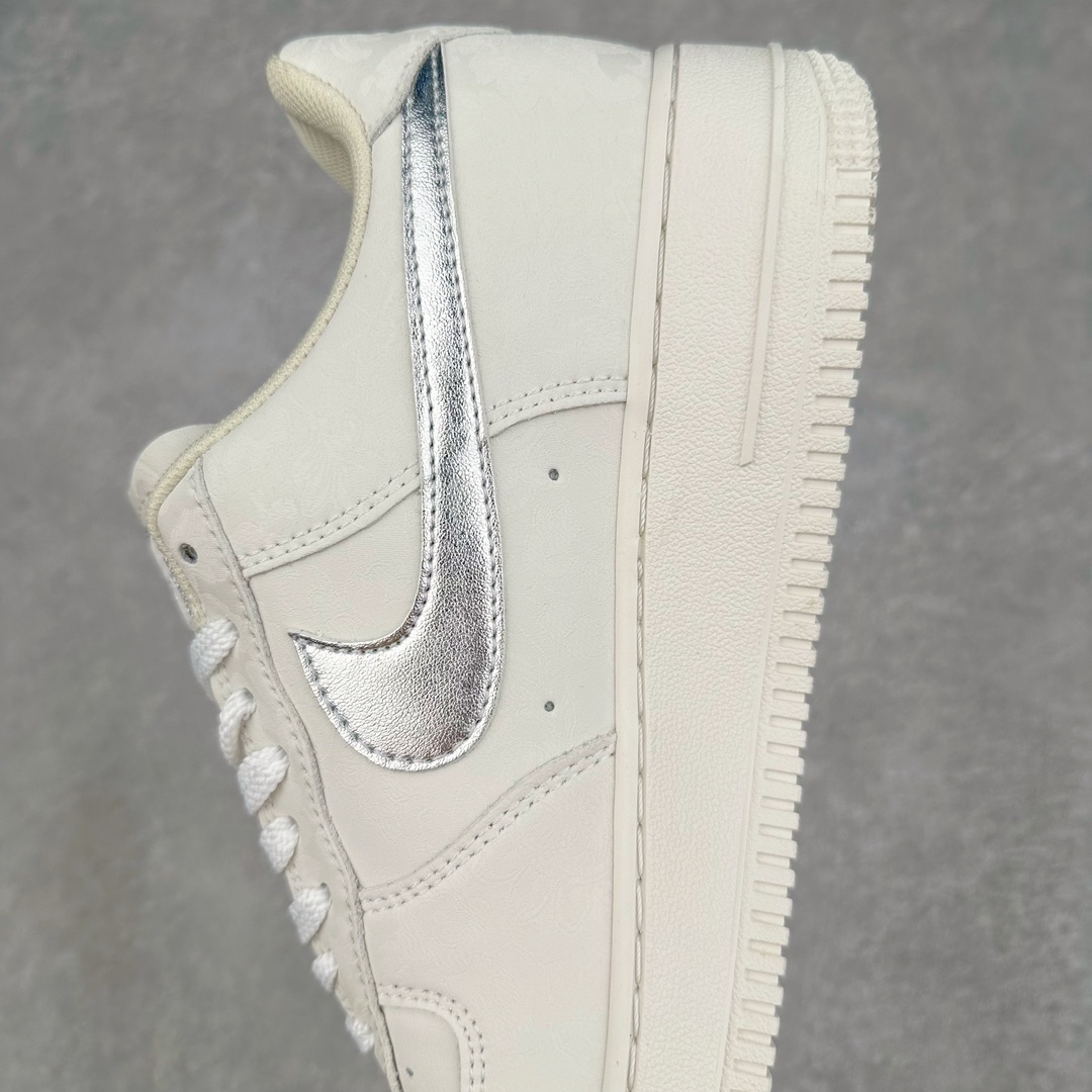 图片[7]-NK Air Force 1´07 Low 空军一号低帮百搭休闲运动板鞋 AF2406-110 柔软、弹性十足的缓震性能和出色的中底设计 横跨复古与现代的外型结合 造就出风靡全球 三十多年的Force 1 直到今天还深受青睐 尺码：36 36.5 37.5 38 38.5 39 40 40.5 41 42 42.5 43 44 44.5 45-选品中心