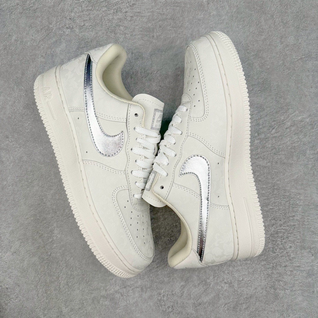 图片[3]-NK Air Force 1´07 Low 空军一号低帮百搭休闲运动板鞋 AF2406-110 柔软、弹性十足的缓震性能和出色的中底设计 横跨复古与现代的外型结合 造就出风靡全球 三十多年的Force 1 直到今天还深受青睐 尺码：36 36.5 37.5 38 38.5 39 40 40.5 41 42 42.5 43 44 44.5 45-选品中心