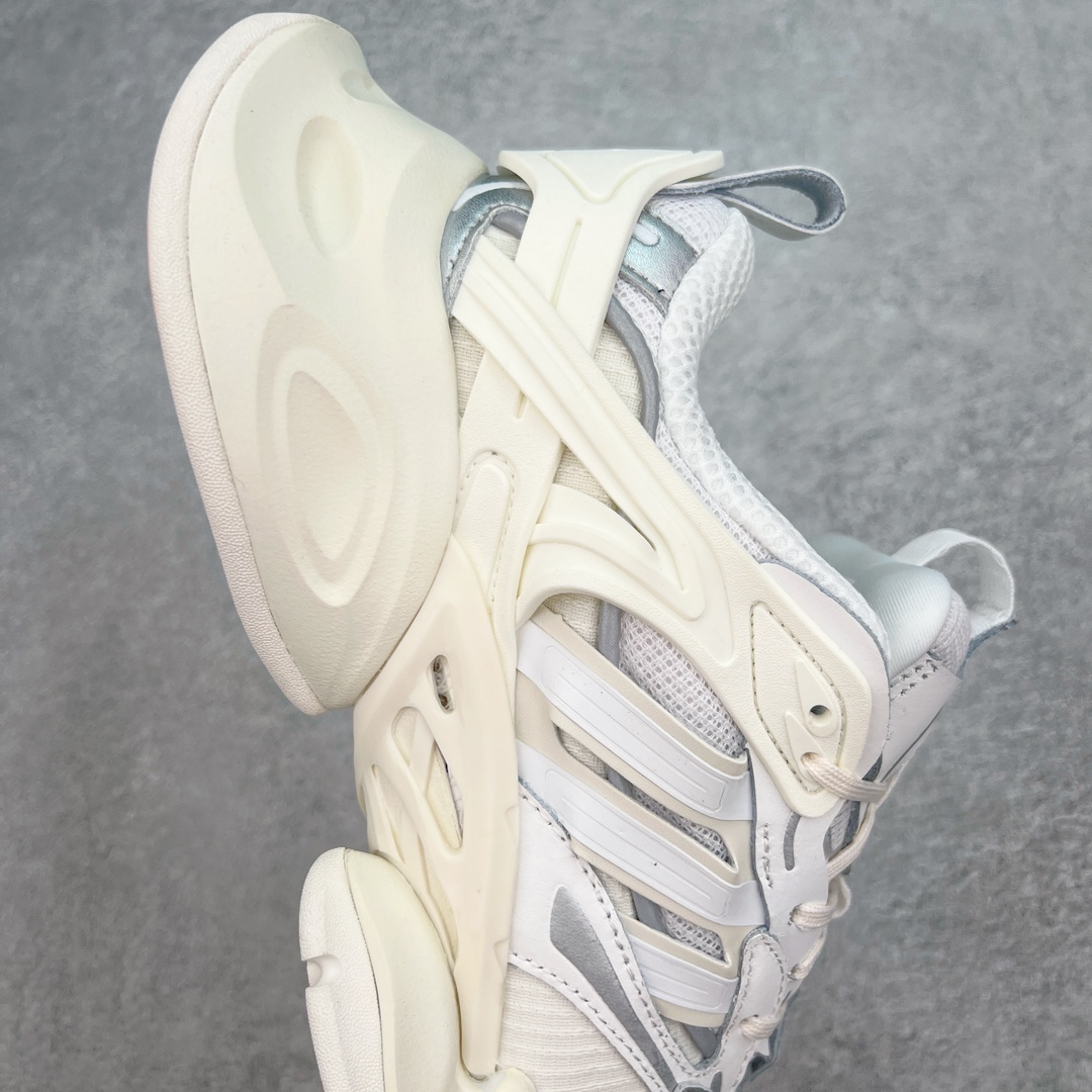 图片[6]-AD XLG Runner Deluxe 跑步者豪华版系列低帮厚底增高老爹风复古缓震休闲运动慢跑鞋 IH7795 自从阿迪达斯和巴黎世家合作后，没少出双方联名的平替。结果根据最新情报，阿迪现在已经把手伸到了巴家爆款3XL的身上，新鞋Xlg Runner Deluxe实物曝光，emm，鞋款整体一眼丁真是巴黎世家Track＋3XL大底的缝合怪版本，要不是鞋侧明晃晃的adidas三道杠Logo，估计各位看了都得蒙。这波不能说是完全复制巴黎世家，但也多少有点借鉴的味道了。新鞋基本就是在阿迪经典\\\”Climacool\\\”鞋款的基础上，升级了Boots大底以及加入了\\\”巴味\\\”设计元素…尺码：35 36 36⅔ 37⅓ 38 38⅔ 39⅓ 40 40⅔ 41⅓ 42 42⅔ 43⅓ 44 44⅔ 45 46-选品中心