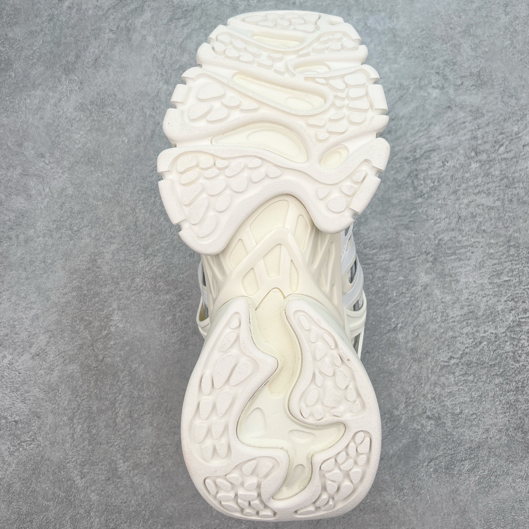 图片[9]-AD XLG Runner Deluxe 跑步者豪华版系列低帮厚底增高老爹风复古缓震休闲运动慢跑鞋 IH7795 自从阿迪达斯和巴黎世家合作后，没少出双方联名的平替。结果根据最新情报，阿迪现在已经把手伸到了巴家爆款3XL的身上，新鞋Xlg Runner Deluxe实物曝光，emm，鞋款整体一眼丁真是巴黎世家Track＋3XL大底的缝合怪版本，要不是鞋侧明晃晃的adidas三道杠Logo，估计各位看了都得蒙。这波不能说是完全复制巴黎世家，但也多少有点借鉴的味道了。新鞋基本就是在阿迪经典\\\”Climacool\\\”鞋款的基础上，升级了Boots大底以及加入了\\\”巴味\\\”设计元素…尺码：35 36 36⅔ 37⅓ 38 38⅔ 39⅓ 40 40⅔ 41⅓ 42 42⅔ 43⅓ 44 44⅔ 45 46-选品中心