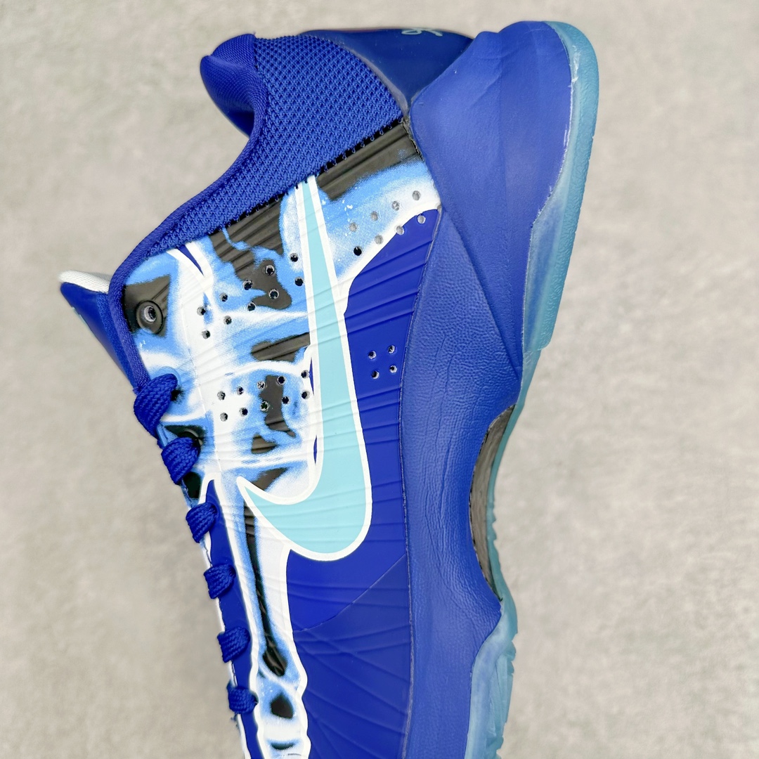 图片[7]-NK Zoom Kobe 5 Protro 科比五代实战篮球鞋 HJ4303-400 Eric Avar 这一次在设计中将轻盈发挥到了极致 鞋面采用了更加轻盈、更加强韧的创新的Flywire 2.0技术 球鞋重量更加轻质 重量仅为10.6盎司 内靴设计也使得穿着更加舒适 中底的配置则依日是可靠的zoom气垫和碳板的搭配 外底有个小细节令人十分喜欢 将纹路做成了心电图状 寓意科比对于篮球的喜爱 尺码：40 40.5 41 42 42.5 43 44 44.5 45 46-选品中心