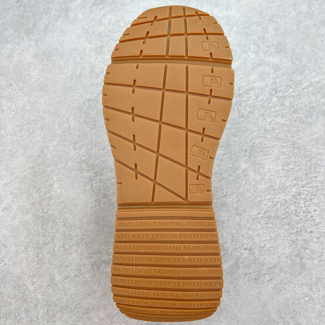 图片[9]-＃PB过验版 MLB Chunky Runner 2024S 复古印花老爹鞋系列低帮轻量增高厚底百搭休闲运动慢跑鞋 Korea韩国联名NY美国榄球纽约洋基队限定 目前可过轻松秒过各类鉴定 能操作的私聊 韩国代购专供 左脚内置NFC感应 区别市面贴纸假芯片 MLB专用菱形双针中底布 重点细节中底布带注胶孔 原厂NFC感应吊牌 支持鉴定 一个两位数 原盒原标 全套原楦原纸板原厂数据开发 中韩文保养标贴 绿色防霉片 平台代购专供 独家一比一RB+MD组合大底 高频后跟小人Logo精准对位立体饱满 正确网布加超迁鞋面 转印中底走线紧密 转印Logo工艺表层防刮不掉色 尺码：35 36 36.5 37.5 38 38.5 39 40 40.5 41 42 42.5 43 44 44.5 45-选品中心