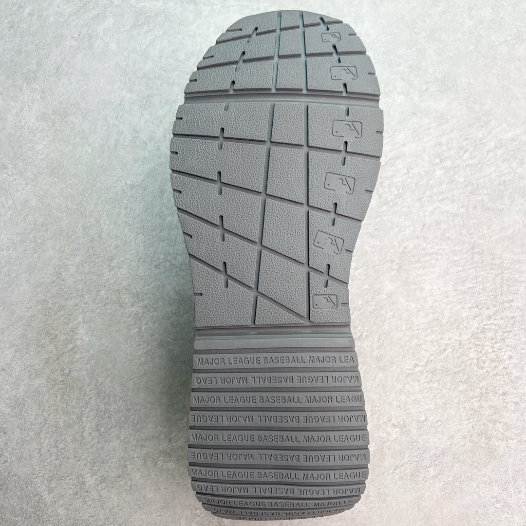 图片[9]-＃PB过验版 MLB Chunky Runner 2024S 复古印花老爹鞋系列低帮轻量增高厚底百搭休闲运动慢跑鞋 Korea韩国联名NY美国榄球纽约洋基队限定 目前可过轻松秒过各类鉴定 能操作的私聊 韩国代购专供 左脚内置NFC感应 区别市面贴纸假芯片 MLB专用菱形双针中底布 重点细节中底布带注胶孔 原厂NFC感应吊牌 支持鉴定 一个两位数 原盒原标 全套原楦原纸板原厂数据开发 中韩文保养标贴 绿色防霉片 平台代购专供 独家一比一RB+MD组合大底 高频后跟小人Logo精准对位立体饱满 正确网布加超迁鞋面 转印中底走线紧密 转印Logo工艺表层防刮不掉色 尺码：35 36 36.5 37.5 38 38.5 39 40 40.5 41 42 42.5 43 44 44.5 45-选品中心