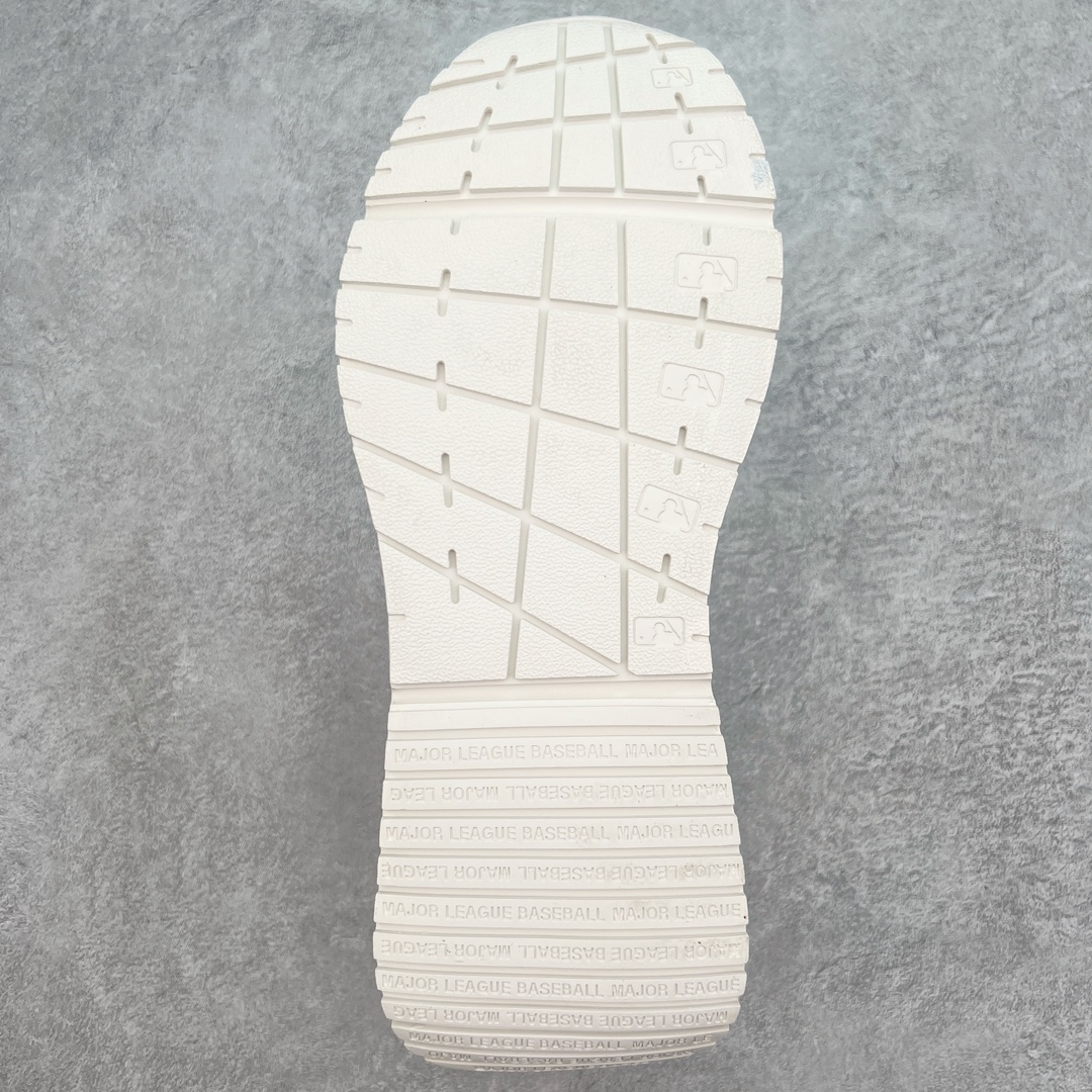 图片[9]-＃PB过验版 MLB Chunky Runner 2024S 复古印花老爹鞋系列低帮轻量增高厚底百搭休闲运动慢跑鞋 Korea韩国联名NY美国榄球纽约洋基队限定 目前可过轻松秒过各类鉴定 能操作的私聊 韩国代购专供 左脚内置NFC感应 区别市面贴纸假芯片 MLB专用菱形双针中底布 重点细节中底布带注胶孔 原厂NFC感应吊牌 支持鉴定 一个两位数 原盒原标 全套原楦原纸板原厂数据开发 中韩文保养标贴 绿色防霉片 平台代购专供 独家一比一RB+MD组合大底 高频后跟小人Logo精准对位立体饱满 正确网布加超迁鞋面 转印中底走线紧密 转印Logo工艺表层防刮不掉色 尺码：35 36 36.5 37.5 38 38.5 39 40 40.5 41 42 42.5 43 44 44.5 45-选品中心