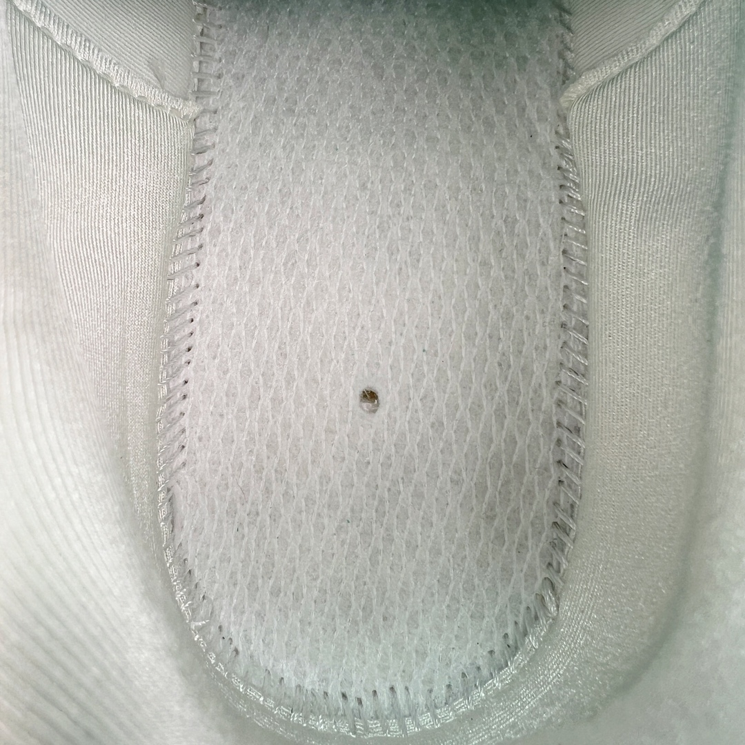 图片[10]-＃PB过验版 MLB Chunky Runner 2024S 复古印花老爹鞋系列低帮轻量增高厚底百搭休闲运动慢跑鞋 Korea韩国联名NY美国榄球纽约洋基队限定 目前可过轻松秒过各类鉴定 能操作的私聊 韩国代购专供 左脚内置NFC感应 区别市面贴纸假芯片 MLB专用菱形双针中底布 重点细节中底布带注胶孔 原厂NFC感应吊牌 支持鉴定 一个两位数 原盒原标 全套原楦原纸板原厂数据开发 中韩文保养标贴 绿色防霉片 平台代购专供 独家一比一RB+MD组合大底 高频后跟小人Logo精准对位立体饱满 正确网布加超迁鞋面 转印中底走线紧密 转印Logo工艺表层防刮不掉色 尺码：35 36 36.5 37.5 38 38.5 39 40 40.5 41 42 42.5 43 44 44.5 45-选品中心