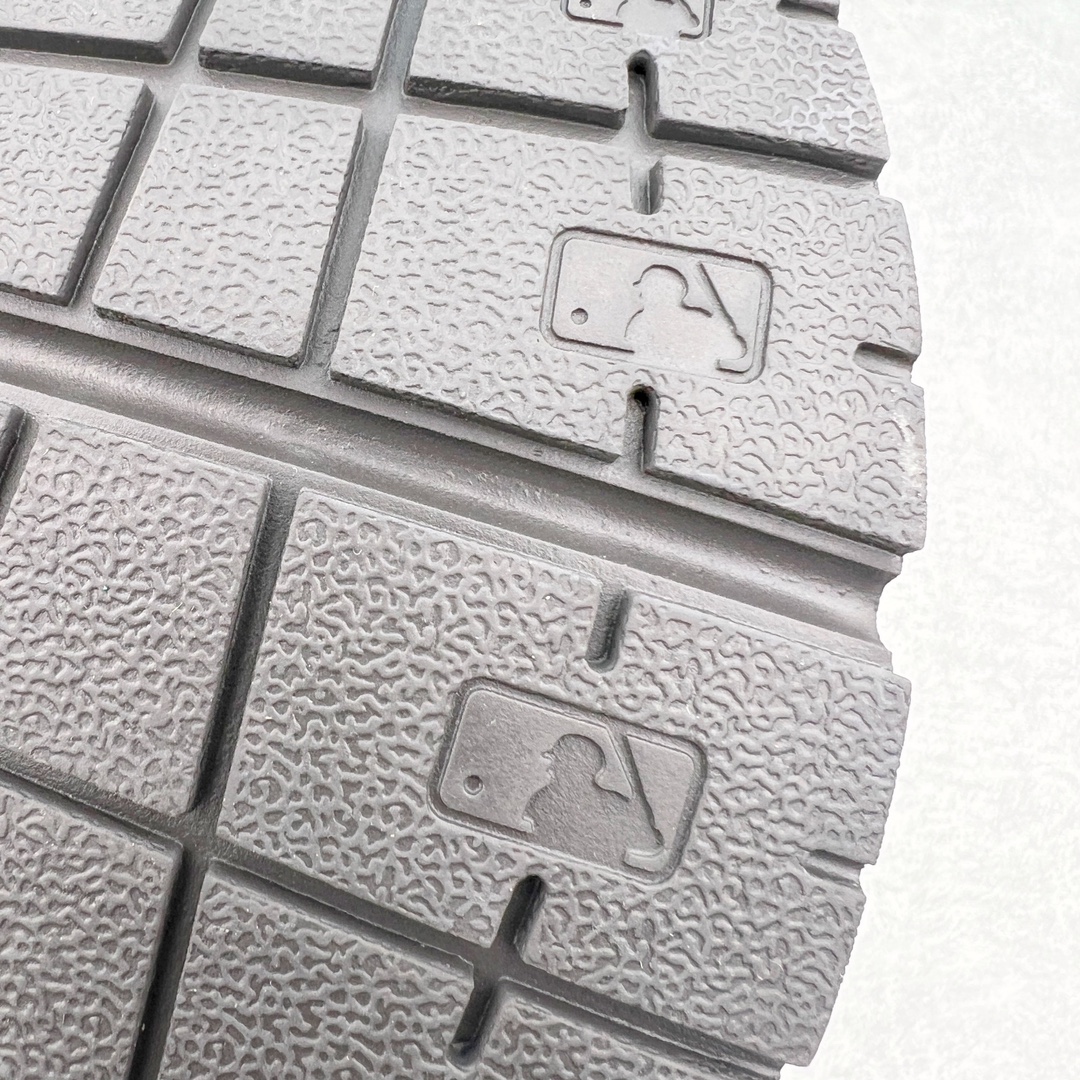 图片[18]-＃PB过验版 MLB Chunky Runner 2024S 复古印花老爹鞋系列低帮轻量增高厚底百搭休闲运动慢跑鞋 Korea韩国联名NY美国榄球纽约洋基队限定 目前可过轻松秒过各类鉴定 能操作的私聊 韩国代购专供 左脚内置NFC感应 区别市面贴纸假芯片 MLB专用菱形双针中底布 重点细节中底布带注胶孔 原厂NFC感应吊牌 支持鉴定 一个两位数 原盒原标 全套原楦原纸板原厂数据开发 中韩文保养标贴 绿色防霉片 平台代购专供 独家一比一RB+MD组合大底 高频后跟小人Logo精准对位立体饱满 正确网布加超迁鞋面 转印中底走线紧密 转印Logo工艺表层防刮不掉色 尺码：35 36 36.5 37.5 38 38.5 39 40 40.5 41 42 42.5 43 44 44.5 45-选品中心