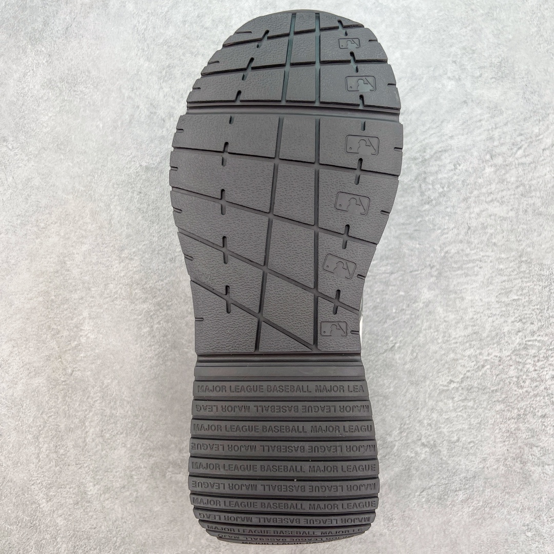 图片[9]-＃PB过验版 MLB Chunky Runner 2024S 复古印花老爹鞋系列低帮轻量增高厚底百搭休闲运动慢跑鞋 Korea韩国联名NY美国榄球纽约洋基队限定 目前可过轻松秒过各类鉴定 能操作的私聊 韩国代购专供 左脚内置NFC感应 区别市面贴纸假芯片 MLB专用菱形双针中底布 重点细节中底布带注胶孔 原厂NFC感应吊牌 支持鉴定 一个两位数 原盒原标 全套原楦原纸板原厂数据开发 中韩文保养标贴 绿色防霉片 平台代购专供 独家一比一RB+MD组合大底 高频后跟小人Logo精准对位立体饱满 正确网布加超迁鞋面 转印中底走线紧密 转印Logo工艺表层防刮不掉色 尺码：35 36 36.5 37.5 38 38.5 39 40 40.5 41 42 42.5 43 44 44.5 45-选品中心