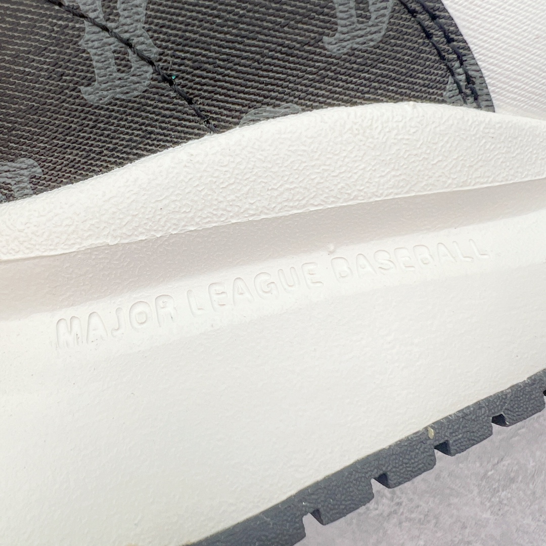 图片[16]-＃PB过验版 MLB Chunky Runner 2024S 复古印花老爹鞋系列低帮轻量增高厚底百搭休闲运动慢跑鞋 Korea韩国联名NY美国榄球纽约洋基队限定 目前可过轻松秒过各类鉴定 能操作的私聊 韩国代购专供 左脚内置NFC感应 区别市面贴纸假芯片 MLB专用菱形双针中底布 重点细节中底布带注胶孔 原厂NFC感应吊牌 支持鉴定 一个两位数 原盒原标 全套原楦原纸板原厂数据开发 中韩文保养标贴 绿色防霉片 平台代购专供 独家一比一RB+MD组合大底 高频后跟小人Logo精准对位立体饱满 正确网布加超迁鞋面 转印中底走线紧密 转印Logo工艺表层防刮不掉色 尺码：35 36 36.5 37.5 38 38.5 39 40 40.5 41 42 42.5 43 44 44.5 45-选品中心