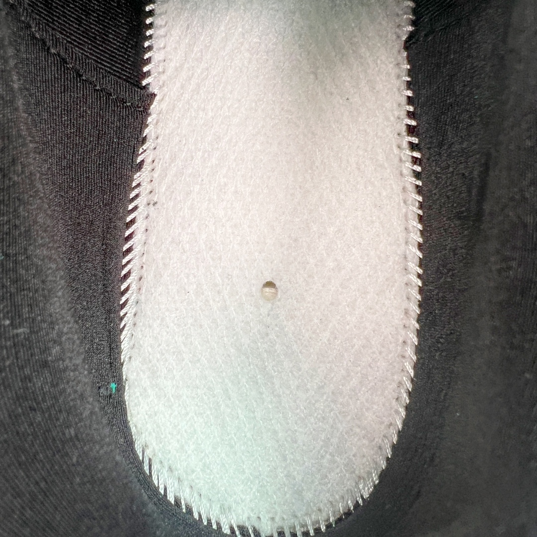 图片[17]-＃PB过验版 MLB Chunky Runner 2024S 复古印花老爹鞋系列低帮轻量增高厚底百搭休闲运动慢跑鞋 Korea韩国联名NY美国榄球纽约洋基队限定 目前可过轻松秒过各类鉴定 能操作的私聊 韩国代购专供 左脚内置NFC感应 区别市面贴纸假芯片 MLB专用菱形双针中底布 重点细节中底布带注胶孔 原厂NFC感应吊牌 支持鉴定 一个两位数 原盒原标 全套原楦原纸板原厂数据开发 中韩文保养标贴 绿色防霉片 平台代购专供 独家一比一RB+MD组合大底 高频后跟小人Logo精准对位立体饱满 正确网布加超迁鞋面 转印中底走线紧密 转印Logo工艺表层防刮不掉色 尺码：35 36 36.5 37.5 38 38.5 39 40 40.5 41 42 42.5 43 44 44.5 45-选品中心