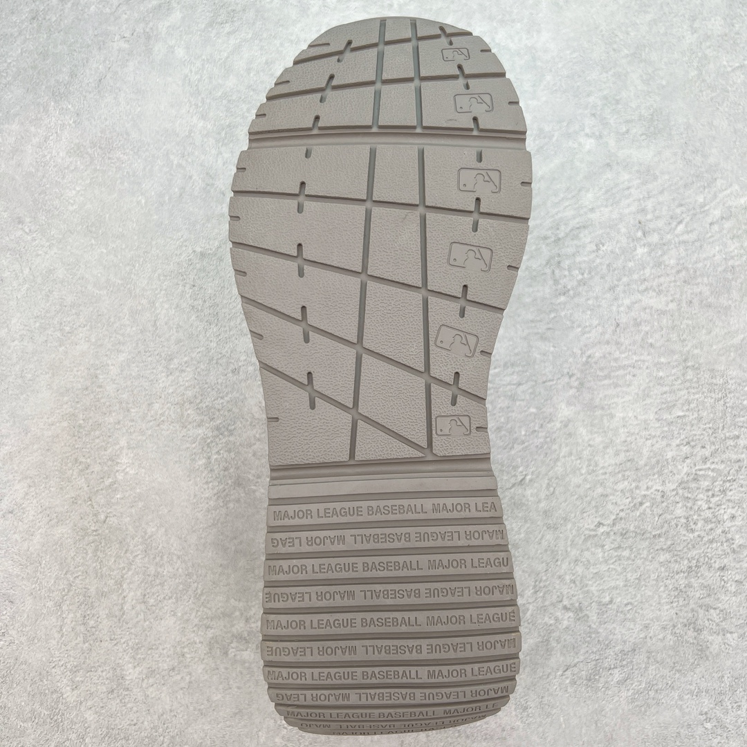 图片[9]-＃PB过验版 MLB Chunky Runner 2024S 复古印花老爹鞋系列低帮轻量增高厚底百搭休闲运动慢跑鞋 Korea韩国联名NY美国榄球纽约洋基队限定 目前可过轻松秒过各类鉴定 能操作的私聊 韩国代购专供 左脚内置NFC感应 区别市面贴纸假芯片 MLB专用菱形双针中底布 重点细节中底布带注胶孔 原厂NFC感应吊牌 支持鉴定 一个两位数 原盒原标 全套原楦原纸板原厂数据开发 中韩文保养标贴 绿色防霉片 平台代购专供 独家一比一RB+MD组合大底 高频后跟小人Logo精准对位立体饱满 正确网布加超迁鞋面 转印中底走线紧密 转印Logo工艺表层防刮不掉色 尺码：35 36 36.5 37.5 38 38.5 39 40 40.5 41 42 42.5 43 44 44.5 45-选品中心