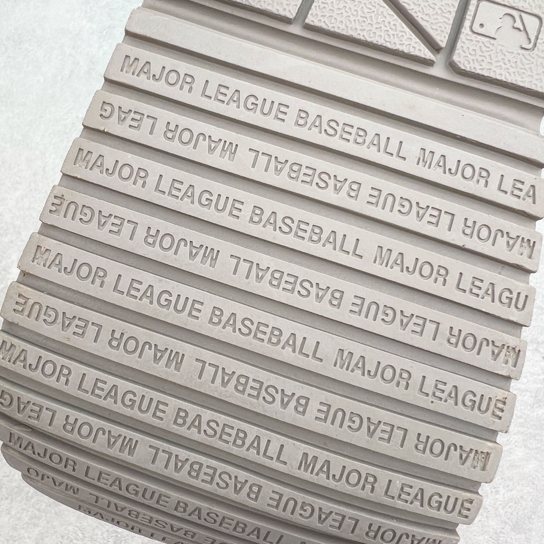 图片[15]-＃PB过验版 MLB Chunky Runner 2024S 复古印花老爹鞋系列低帮轻量增高厚底百搭休闲运动慢跑鞋 Korea韩国联名NY美国榄球纽约洋基队限定 目前可过轻松秒过各类鉴定 能操作的私聊 韩国代购专供 左脚内置NFC感应 区别市面贴纸假芯片 MLB专用菱形双针中底布 重点细节中底布带注胶孔 原厂NFC感应吊牌 支持鉴定 一个两位数 原盒原标 全套原楦原纸板原厂数据开发 中韩文保养标贴 绿色防霉片 平台代购专供 独家一比一RB+MD组合大底 高频后跟小人Logo精准对位立体饱满 正确网布加超迁鞋面 转印中底走线紧密 转印Logo工艺表层防刮不掉色 尺码：35 36 36.5 37.5 38 38.5 39 40 40.5 41 42 42.5 43 44 44.5 45-选品中心