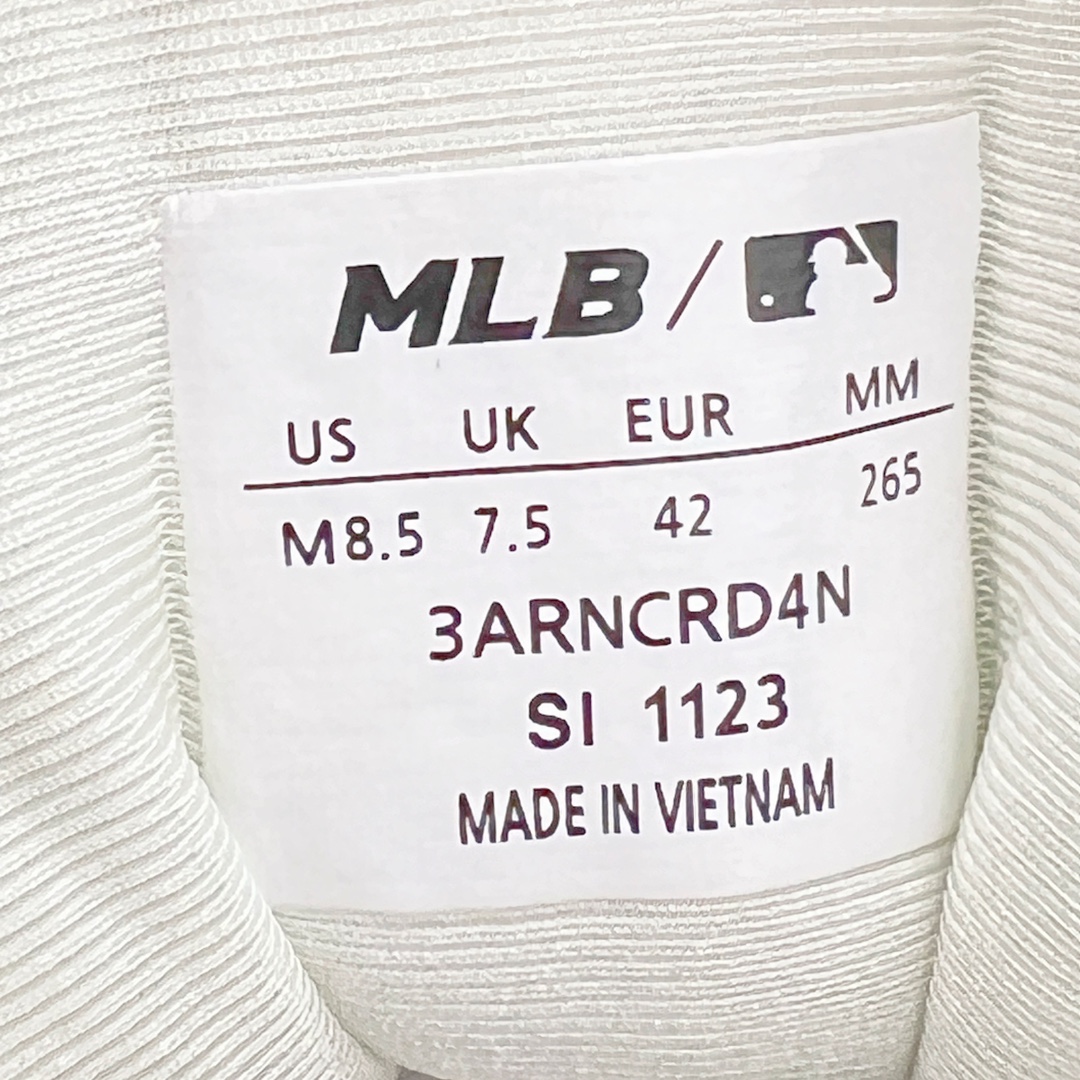 图片[11]-＃PB过验版 MLB Chunky Runner 2024S 复古印花老爹鞋系列低帮轻量增高厚底百搭休闲运动慢跑鞋 Korea韩国联名NY美国榄球纽约洋基队限定 目前可过轻松秒过各类鉴定 能操作的私聊 韩国代购专供 左脚内置NFC感应 区别市面贴纸假芯片 MLB专用菱形双针中底布 重点细节中底布带注胶孔 原厂NFC感应吊牌 支持鉴定 一个两位数 原盒原标 全套原楦原纸板原厂数据开发 中韩文保养标贴 绿色防霉片 平台代购专供 独家一比一RB+MD组合大底 高频后跟小人Logo精准对位立体饱满 正确网布加超迁鞋面 转印中底走线紧密 转印Logo工艺表层防刮不掉色 尺码：35 36 36.5 37.5 38 38.5 39 40 40.5 41 42 42.5 43 44 44.5 45-选品中心