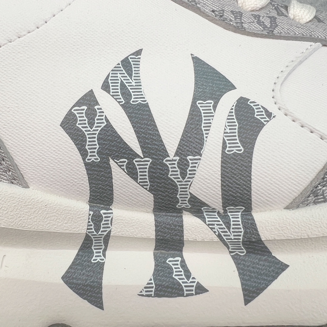 图片[13]-＃PB过验版 MLB Chunky Runner 2024S 复古印花老爹鞋系列低帮轻量增高厚底百搭休闲运动慢跑鞋 Korea韩国联名NY美国榄球纽约洋基队限定 目前可过轻松秒过各类鉴定 能操作的私聊 韩国代购专供 左脚内置NFC感应 区别市面贴纸假芯片 MLB专用菱形双针中底布 重点细节中底布带注胶孔 原厂NFC感应吊牌 支持鉴定 一个两位数 原盒原标 全套原楦原纸板原厂数据开发 中韩文保养标贴 绿色防霉片 平台代购专供 独家一比一RB+MD组合大底 高频后跟小人Logo精准对位立体饱满 正确网布加超迁鞋面 转印中底走线紧密 转印Logo工艺表层防刮不掉色 尺码：35 36 36.5 37.5 38 38.5 39 40 40.5 41 42 42.5 43 44 44.5 45-选品中心