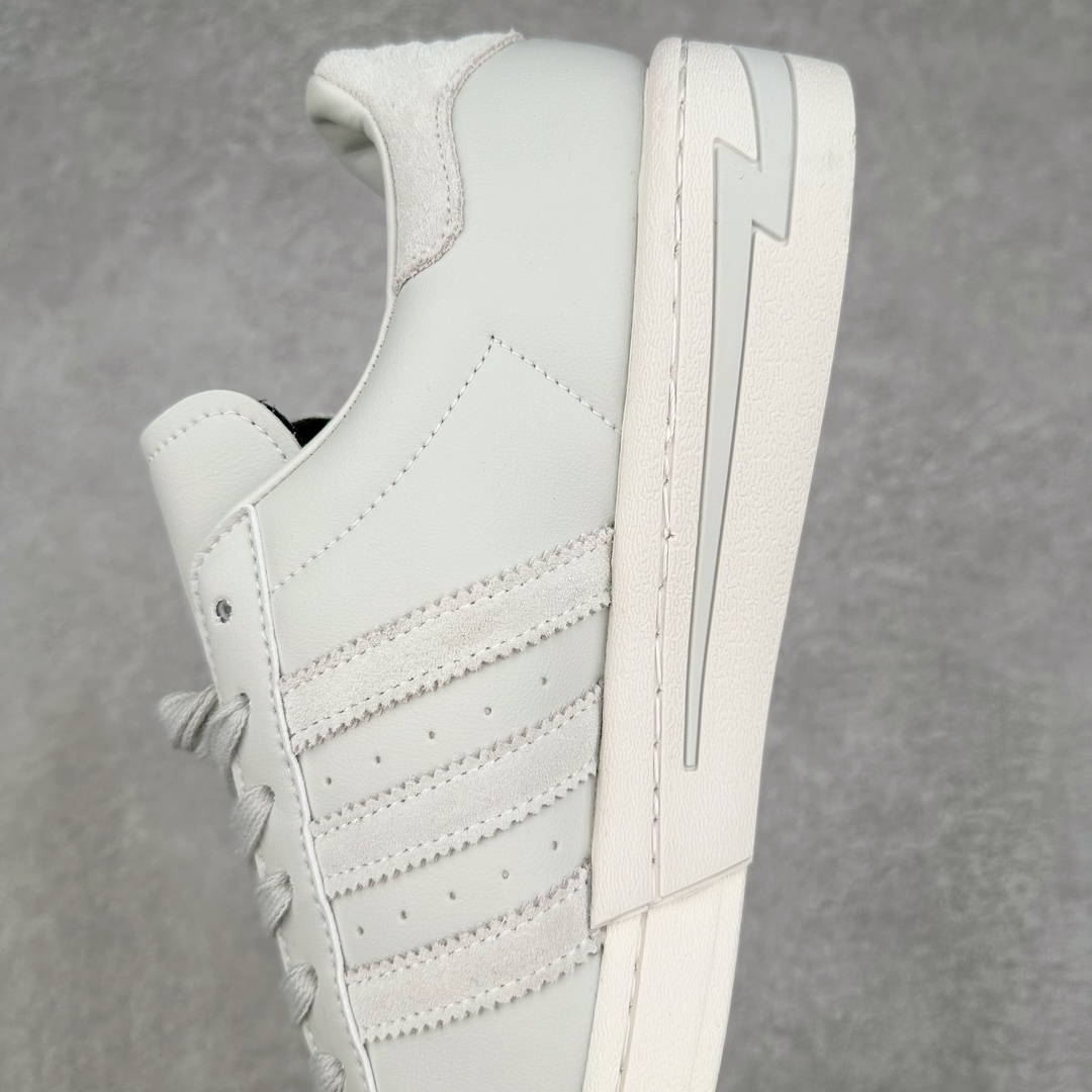 图片[7]-AD Originals Superstar 经典复古贝壳头板鞋 IE6116 诞生于1969年 是第一双将全皮面鞋 身与橡胶鞋头结合在一起的低帮篮球鞋 Superstar最开始 是作为高帮篮球鞋Pro Model的低帮版本而出现的 但因为其独特和醒目的橡胶鞋头造型而让大家熟知 被大家形象地称为\\\”shelltoe\\\”贝壳头 在70年代的美国职业篮球场上 接近3/4的NBA球员都将这双Superstar作为场上用鞋 80年代之后 经过不断的改良和发展 Superstar逐渐成为横跨时装、音乐、街头文化、休闲和运动等各大领域的时尚潮鞋 尺码：36 36.5 37 38 38.5 39 40 40.5 41 42 42.5 43 44 44.5 45-选品中心