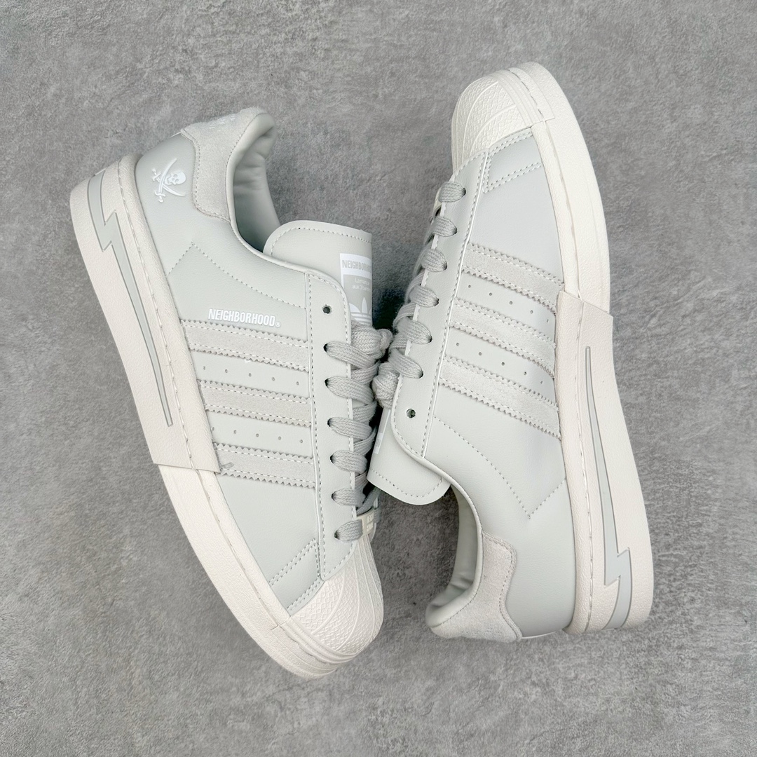 图片[3]-AD Originals Superstar 经典复古贝壳头板鞋 IE6116 诞生于1969年 是第一双将全皮面鞋 身与橡胶鞋头结合在一起的低帮篮球鞋 Superstar最开始 是作为高帮篮球鞋Pro Model的低帮版本而出现的 但因为其独特和醒目的橡胶鞋头造型而让大家熟知 被大家形象地称为\\\”shelltoe\\\”贝壳头 在70年代的美国职业篮球场上 接近3/4的NBA球员都将这双Superstar作为场上用鞋 80年代之后 经过不断的改良和发展 Superstar逐渐成为横跨时装、音乐、街头文化、休闲和运动等各大领域的时尚潮鞋 尺码：36 36.5 37 38 38.5 39 40 40.5 41 42 42.5 43 44 44.5 45-选品中心