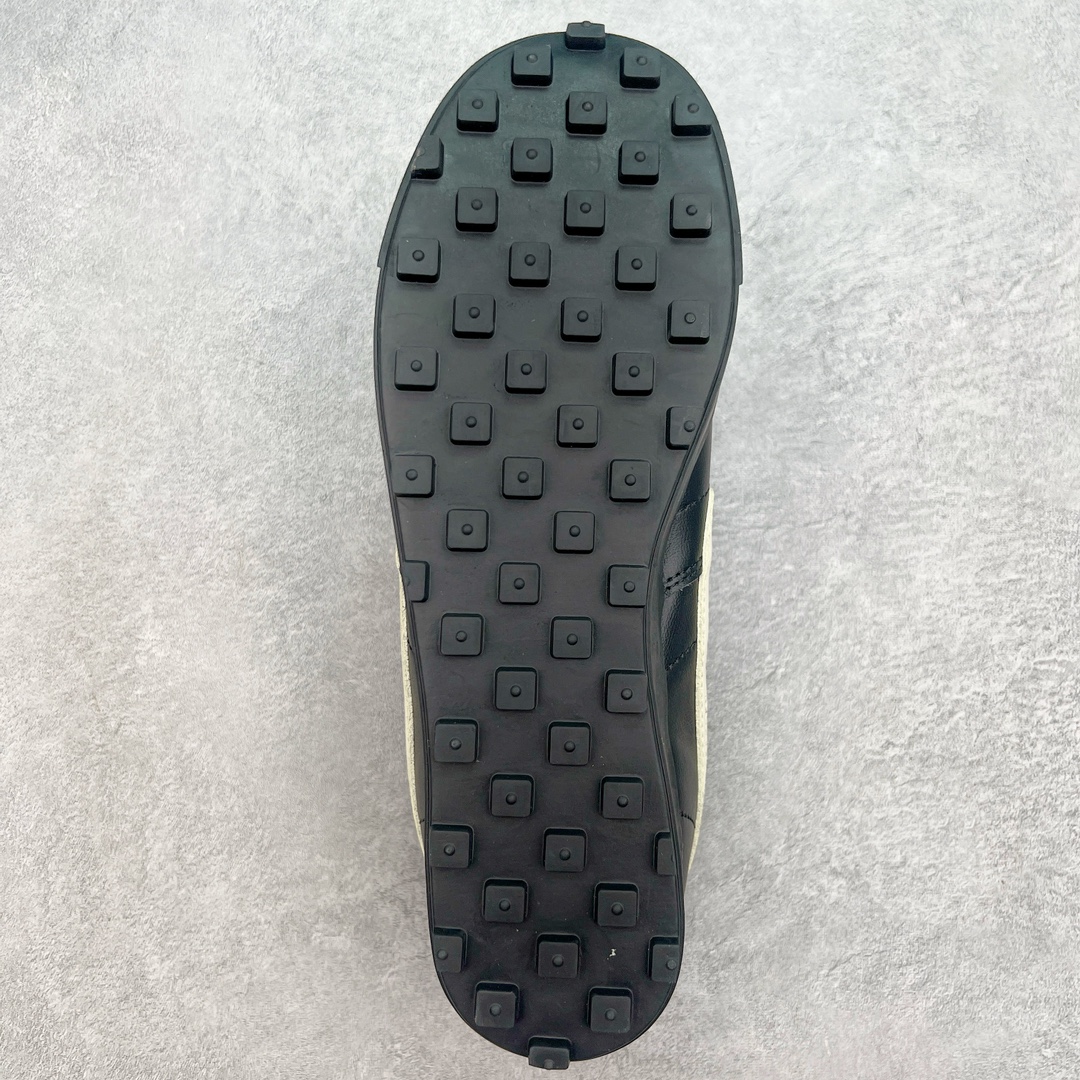 图片[9]-Bode x NK Astro Grabber SP\\\”Black Coconut Milk\\\”宇宙掠夺者系列低帮复古经典休闲运动鞋FJ9821-001 复刻经典球鞋Astro Grabber，与美国男装品牌Bode联名合作，推出两款配色。鞋型符合当下流行趋势，彰显复古身份。复刻一定是球鞋圈绕不开的话题，最近几年 Nike 带回了不少经典球鞋，让不少老玩家欣喜。最近 Nike 挖掘自家档案库，让 1974 年首次发布的 Nike Astro Grabber 重回玩家视野，并且上来就是联名合作。这次合作是同美国新锐品牌 Bode 的联名，这个男装品牌凭借创造性的使用蕾丝桌布等日常材料而闻名。双方带来两款配色，先来看第一双米色款，鞋面由独特编织纹理覆盖，鞋带点缀有小配饰，整体营造出的氛围感十分清新。鞋型方面符合当下流行趋势，超薄中底与扁平鞋面彰显其复古身份。另一双更有复古味道，全黑色皮革鞋面好打理，同时有一种老鞋的感觉，与 1974 的 Nike Astro Grabber 极为相似。尺码：36 36.5 37.5 38 38.5 39 40 40.5 41 42 42.5 43 44 44.5 45 46-选品中心