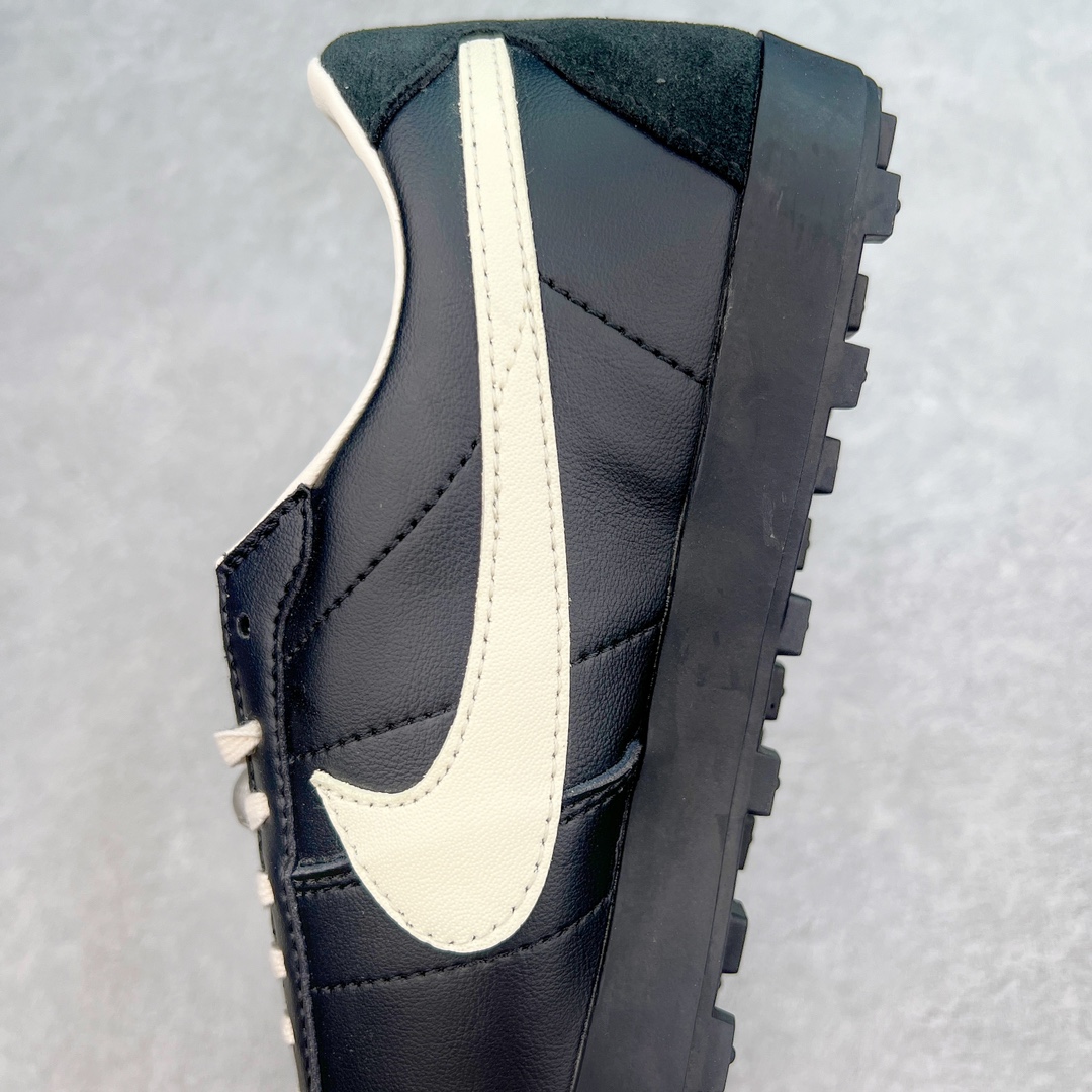 图片[7]-Bode x NK Astro Grabber SP\\\”Black Coconut Milk\\\”宇宙掠夺者系列低帮复古经典休闲运动鞋FJ9821-001 复刻经典球鞋Astro Grabber，与美国男装品牌Bode联名合作，推出两款配色。鞋型符合当下流行趋势，彰显复古身份。复刻一定是球鞋圈绕不开的话题，最近几年 Nike 带回了不少经典球鞋，让不少老玩家欣喜。最近 Nike 挖掘自家档案库，让 1974 年首次发布的 Nike Astro Grabber 重回玩家视野，并且上来就是联名合作。这次合作是同美国新锐品牌 Bode 的联名，这个男装品牌凭借创造性的使用蕾丝桌布等日常材料而闻名。双方带来两款配色，先来看第一双米色款，鞋面由独特编织纹理覆盖，鞋带点缀有小配饰，整体营造出的氛围感十分清新。鞋型方面符合当下流行趋势，超薄中底与扁平鞋面彰显其复古身份。另一双更有复古味道，全黑色皮革鞋面好打理，同时有一种老鞋的感觉，与 1974 的 Nike Astro Grabber 极为相似。尺码：36 36.5 37.5 38 38.5 39 40 40.5 41 42 42.5 43 44 44.5 45 46-选品中心