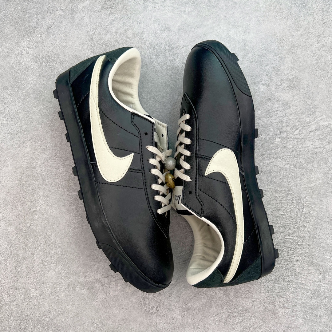 图片[3]-Bode x NK Astro Grabber SP\\\”Black Coconut Milk\\\”宇宙掠夺者系列低帮复古经典休闲运动鞋FJ9821-001 复刻经典球鞋Astro Grabber，与美国男装品牌Bode联名合作，推出两款配色。鞋型符合当下流行趋势，彰显复古身份。复刻一定是球鞋圈绕不开的话题，最近几年 Nike 带回了不少经典球鞋，让不少老玩家欣喜。最近 Nike 挖掘自家档案库，让 1974 年首次发布的 Nike Astro Grabber 重回玩家视野，并且上来就是联名合作。这次合作是同美国新锐品牌 Bode 的联名，这个男装品牌凭借创造性的使用蕾丝桌布等日常材料而闻名。双方带来两款配色，先来看第一双米色款，鞋面由独特编织纹理覆盖，鞋带点缀有小配饰，整体营造出的氛围感十分清新。鞋型方面符合当下流行趋势，超薄中底与扁平鞋面彰显其复古身份。另一双更有复古味道，全黑色皮革鞋面好打理，同时有一种老鞋的感觉，与 1974 的 Nike Astro Grabber 极为相似。尺码：36 36.5 37.5 38 38.5 39 40 40.5 41 42 42.5 43 44 44.5 45 46-选品中心