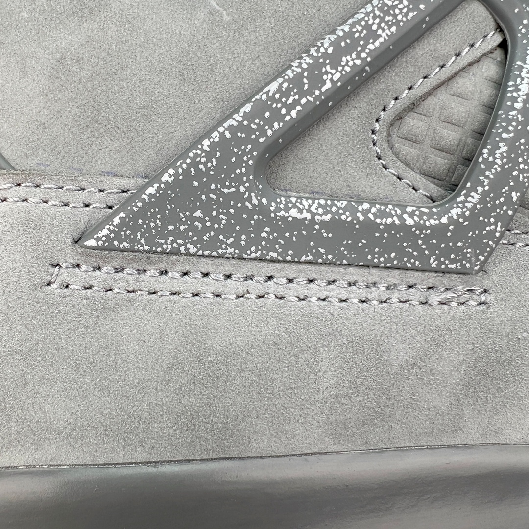 图片[17]-＃Y3纯原 Air Jordan AJ4 SE “Paris Olympics” 巴黎奥运会 FQ7928-001 市售天花板产物 耗时半年巨作 全套原纸板楦头开发 原厂特供皮料加持 确保原汁原味 完美呈现四代版型 一比一鞋头弧度高度鞋身弧度 数据细节工艺流程均保持原鞋一致 原厂TPU网格鞋带扣 正确内里网布 菱角分明不变形无多余毛边 柔软性质感一致于原鞋 市场唯一原厂鞋扣模具 背面可见隐藏注塑口 原厂织唛标 原厂飞人电绣工艺 尾指中部跳三针 独家绑鞋带手法 印刷中底布 四线拉帮 米色美纹纸贴合固定 进口港宝加持 后跟自然饱满 全鞋荧光划线卡点 追求极致完美 每一双都是工艺品 多重QC质检 超越公司货的品控标准 实实在在的免检产品 尺码：40.5 41 42 42.5 43 44 44.5 45 46 47.5 48.5-选品中心