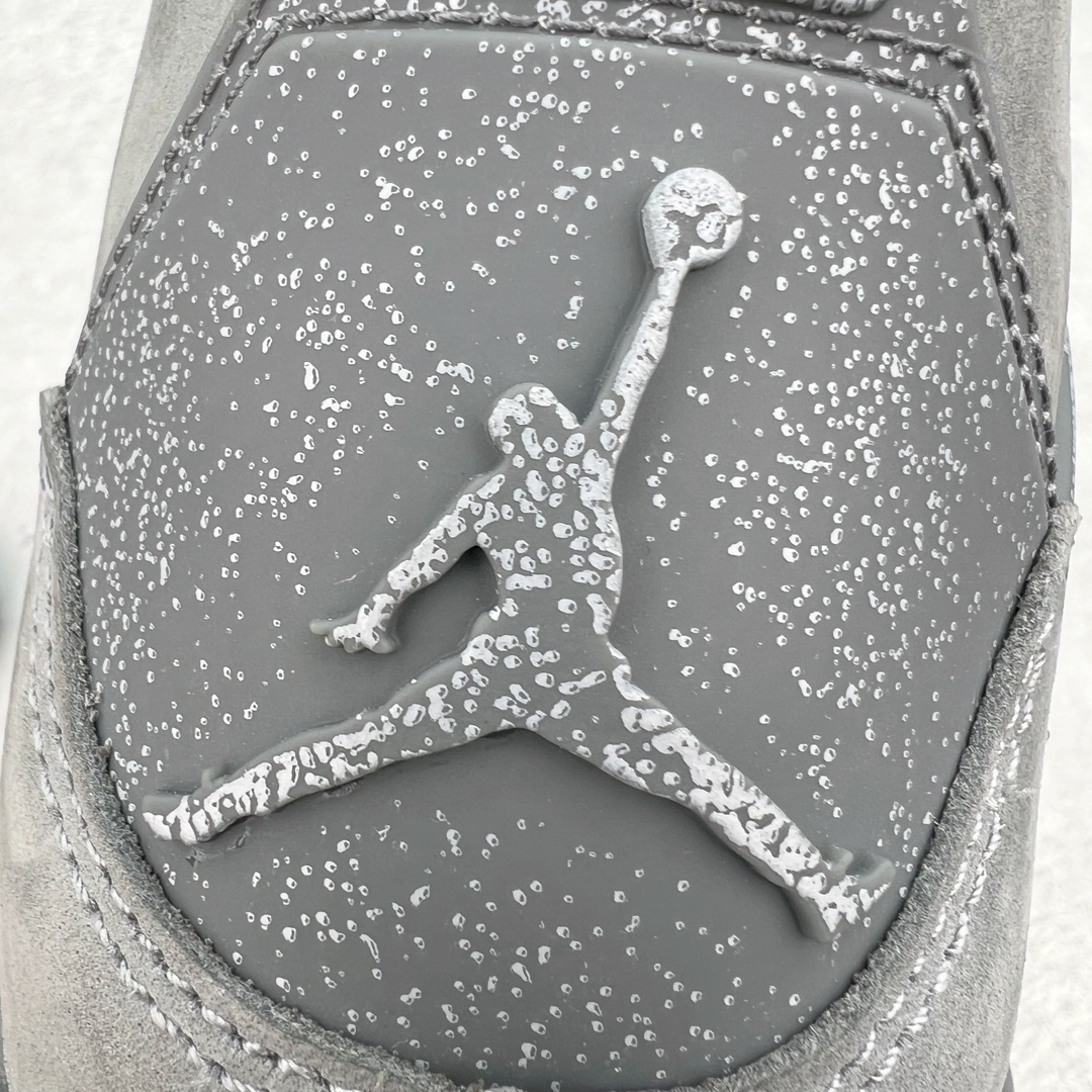 图片[14]-＃Y3纯原 Air Jordan AJ4 SE “Paris Olympics” 巴黎奥运会 FQ7928-001 市售天花板产物 耗时半年巨作 全套原纸板楦头开发 原厂特供皮料加持 确保原汁原味 完美呈现四代版型 一比一鞋头弧度高度鞋身弧度 数据细节工艺流程均保持原鞋一致 原厂TPU网格鞋带扣 正确内里网布 菱角分明不变形无多余毛边 柔软性质感一致于原鞋 市场唯一原厂鞋扣模具 背面可见隐藏注塑口 原厂织唛标 原厂飞人电绣工艺 尾指中部跳三针 独家绑鞋带手法 印刷中底布 四线拉帮 米色美纹纸贴合固定 进口港宝加持 后跟自然饱满 全鞋荧光划线卡点 追求极致完美 每一双都是工艺品 多重QC质检 超越公司货的品控标准 实实在在的免检产品 尺码：40.5 41 42 42.5 43 44 44.5 45 46 47.5 48.5-选品中心