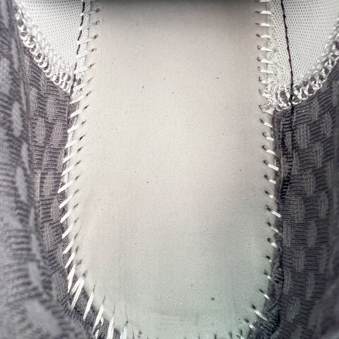 图片[10]-＃C版 New Balance Fresh Foam X Vongo NB新百伦 V5系列低帮轻量化厚底健身休闲运动慢跑鞋 原楦原纸版开发#采用一体式工程网眼鞋面及热熔Logo细节#中底嵌入Fresh Foam X 中底轻量化泡沫技术#组合防滑耐磨橡胶外底片❗️更厚更弹,NB舒适健步跑鞋!近赏｜无论是日常慢跑，还是City Walk，它都可轻松应对提起今年最流行的事情，想必在你所在的城市来一段City Walk，带给你久违的松弛感、治愈你柔软的需要的New Balance NB Vongo v5顶级稳定支撑跑鞋 | Vongo v5是New Balance顶级稳定支撑训练鞋，稳定性出色，功能强大，舒适度高。中底使用的是NB最新的Fresh Foam X泡棉，内嵌一款TPU板，增加稳定性。可以进行日常长距离训练。尺码：36 37 37.5 38 38.5 39.5 40 40.5 41.5 42 42.5 43 44 45-选品中心