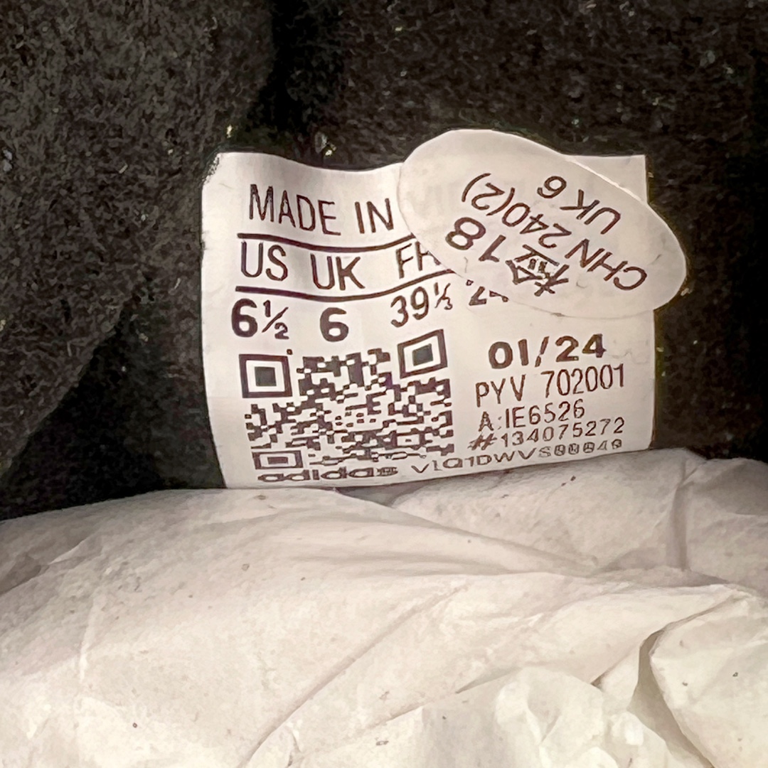 图片[12]-＃CS AD Wmns SL72 OG 系列德训足球风百搭低帮休闲运动板鞋 IE6526 采用高弹EVA+MODEL+RB三层组合底 区别市面RB一体大底 三层组合鞋底重量与原鞋一致 Originals 将有「T 头鞋」造型的诞生于 1972 年的 SL72 鞋款复刻带回 各位买鞋又有新选择了 1972 年 SL72 问世后 引领了后来阿迪达斯的跑鞋发展方向 其中「SL」代表了 Super Light 彰显了产品轻便的特性 1972 年 SL72 问世后 引领了后来阿迪达斯的跑鞋发展方向 其中「SL」代表了 Super Light 彰显了产品轻便的特性 这次 Originals 延续其轻质经典的基因 带来男女两款 SL72 男生款带来 SL72 RS 鞋型 RS 意为 Reshaped（重塑）鞋款在保留了经典的外观基础上 在尼龙材质里增加了填充物 使鞋型更加挺立和饱满 鞋头则更加圆润 鞋底的 EVA 材质则增加了鞋款的高度 女生款则带来 SL72 OG W 鞋型 OG 顾名思义则是致敬经典款式 相较于 RS（Reshaped）鞋款 鞋身更加纤细 其整体鞋身轮廓、线条、细节、材质上尊崇 70 年代 SL72 的设计 还原经典味道 尺码：36 36⅔ 37⅓ 38 38⅔ 39⅓ 40 40⅔ 41⅓ 42 42⅔ 43⅓ 44 44⅔ 45-选品中心