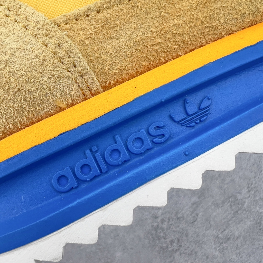 图片[14]-＃CS AD Wmns SL72 OG 系列德训足球风百搭低帮休闲运动板鞋 IE6526 采用高弹EVA+MODEL+RB三层组合底 区别市面RB一体大底 三层组合鞋底重量与原鞋一致 Originals 将有「T 头鞋」造型的诞生于 1972 年的 SL72 鞋款复刻带回 各位买鞋又有新选择了 1972 年 SL72 问世后 引领了后来阿迪达斯的跑鞋发展方向 其中「SL」代表了 Super Light 彰显了产品轻便的特性 1972 年 SL72 问世后 引领了后来阿迪达斯的跑鞋发展方向 其中「SL」代表了 Super Light 彰显了产品轻便的特性 这次 Originals 延续其轻质经典的基因 带来男女两款 SL72 男生款带来 SL72 RS 鞋型 RS 意为 Reshaped（重塑）鞋款在保留了经典的外观基础上 在尼龙材质里增加了填充物 使鞋型更加挺立和饱满 鞋头则更加圆润 鞋底的 EVA 材质则增加了鞋款的高度 女生款则带来 SL72 OG W 鞋型 OG 顾名思义则是致敬经典款式 相较于 RS（Reshaped）鞋款 鞋身更加纤细 其整体鞋身轮廓、线条、细节、材质上尊崇 70 年代 SL72 的设计 还原经典味道 尺码：36 36⅔ 37⅓ 38 38⅔ 39⅓ 40 40⅔ 41⅓ 42 42⅔ 43⅓ 44 44⅔ 45-选品中心