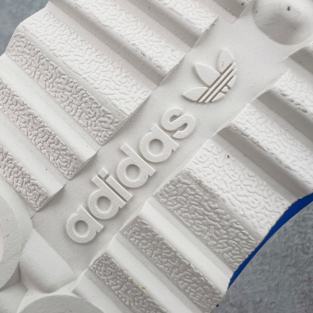 图片[18]-＃CS AD Wmns SL72 OG 系列德训足球风百搭低帮休闲运动板鞋 IE6526 采用高弹EVA+MODEL+RB三层组合底 区别市面RB一体大底 三层组合鞋底重量与原鞋一致 Originals 将有「T 头鞋」造型的诞生于 1972 年的 SL72 鞋款复刻带回 各位买鞋又有新选择了 1972 年 SL72 问世后 引领了后来阿迪达斯的跑鞋发展方向 其中「SL」代表了 Super Light 彰显了产品轻便的特性 1972 年 SL72 问世后 引领了后来阿迪达斯的跑鞋发展方向 其中「SL」代表了 Super Light 彰显了产品轻便的特性 这次 Originals 延续其轻质经典的基因 带来男女两款 SL72 男生款带来 SL72 RS 鞋型 RS 意为 Reshaped（重塑）鞋款在保留了经典的外观基础上 在尼龙材质里增加了填充物 使鞋型更加挺立和饱满 鞋头则更加圆润 鞋底的 EVA 材质则增加了鞋款的高度 女生款则带来 SL72 OG W 鞋型 OG 顾名思义则是致敬经典款式 相较于 RS（Reshaped）鞋款 鞋身更加纤细 其整体鞋身轮廓、线条、细节、材质上尊崇 70 年代 SL72 的设计 还原经典味道 尺码：36 36⅔ 37⅓ 38 38⅔ 39⅓ 40 40⅔ 41⅓ 42 42⅔ 43⅓ 44 44⅔ 45-选品中心