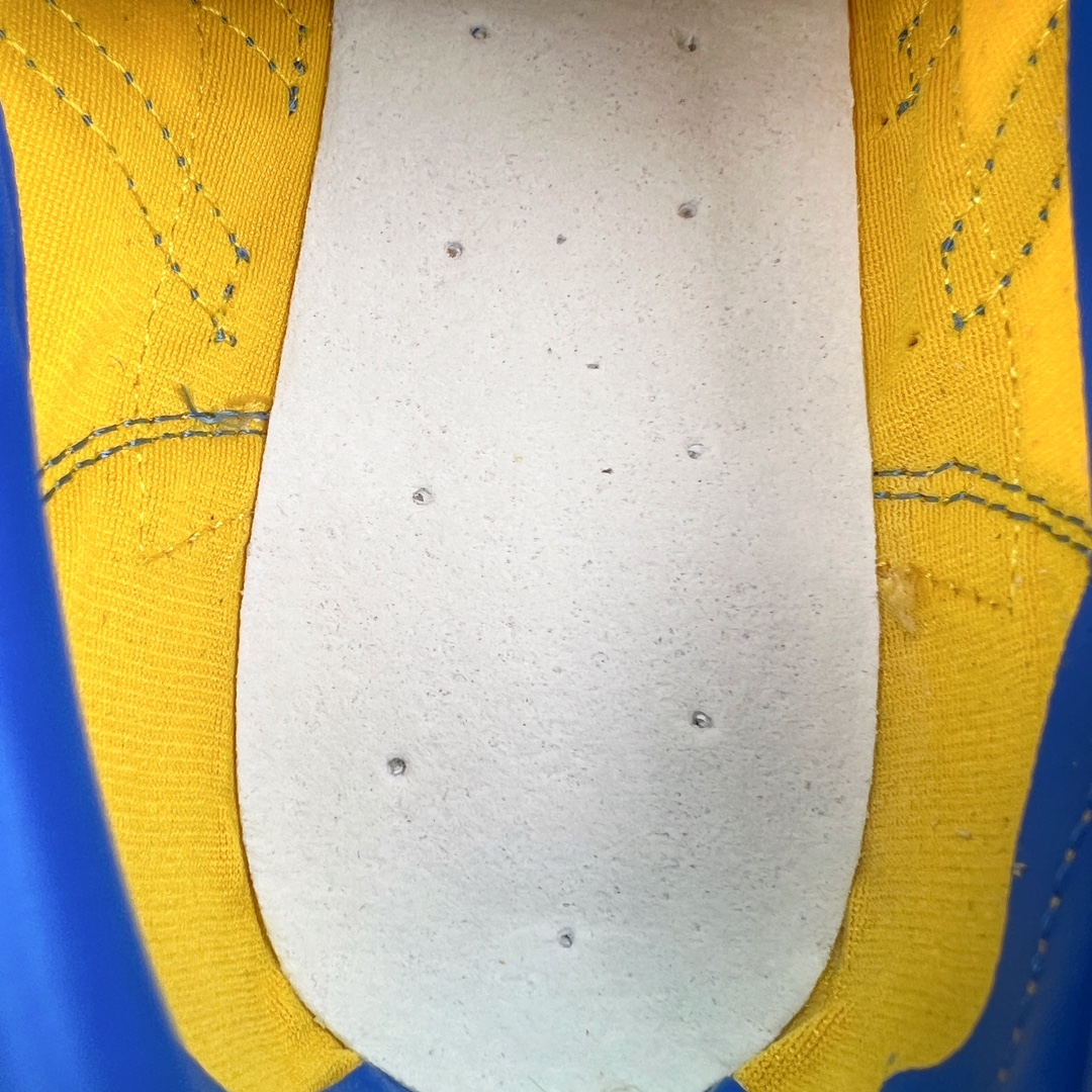 图片[11]-＃CS AD Wmns SL72 OG 系列德训足球风百搭低帮休闲运动板鞋 IE6526 采用高弹EVA+MODEL+RB三层组合底 区别市面RB一体大底 三层组合鞋底重量与原鞋一致 Originals 将有「T 头鞋」造型的诞生于 1972 年的 SL72 鞋款复刻带回 各位买鞋又有新选择了 1972 年 SL72 问世后 引领了后来阿迪达斯的跑鞋发展方向 其中「SL」代表了 Super Light 彰显了产品轻便的特性 1972 年 SL72 问世后 引领了后来阿迪达斯的跑鞋发展方向 其中「SL」代表了 Super Light 彰显了产品轻便的特性 这次 Originals 延续其轻质经典的基因 带来男女两款 SL72 男生款带来 SL72 RS 鞋型 RS 意为 Reshaped（重塑）鞋款在保留了经典的外观基础上 在尼龙材质里增加了填充物 使鞋型更加挺立和饱满 鞋头则更加圆润 鞋底的 EVA 材质则增加了鞋款的高度 女生款则带来 SL72 OG W 鞋型 OG 顾名思义则是致敬经典款式 相较于 RS（Reshaped）鞋款 鞋身更加纤细 其整体鞋身轮廓、线条、细节、材质上尊崇 70 年代 SL72 的设计 还原经典味道 尺码：36 36⅔ 37⅓ 38 38⅔ 39⅓ 40 40⅔ 41⅓ 42 42⅔ 43⅓ 44 44⅔ 45-选品中心