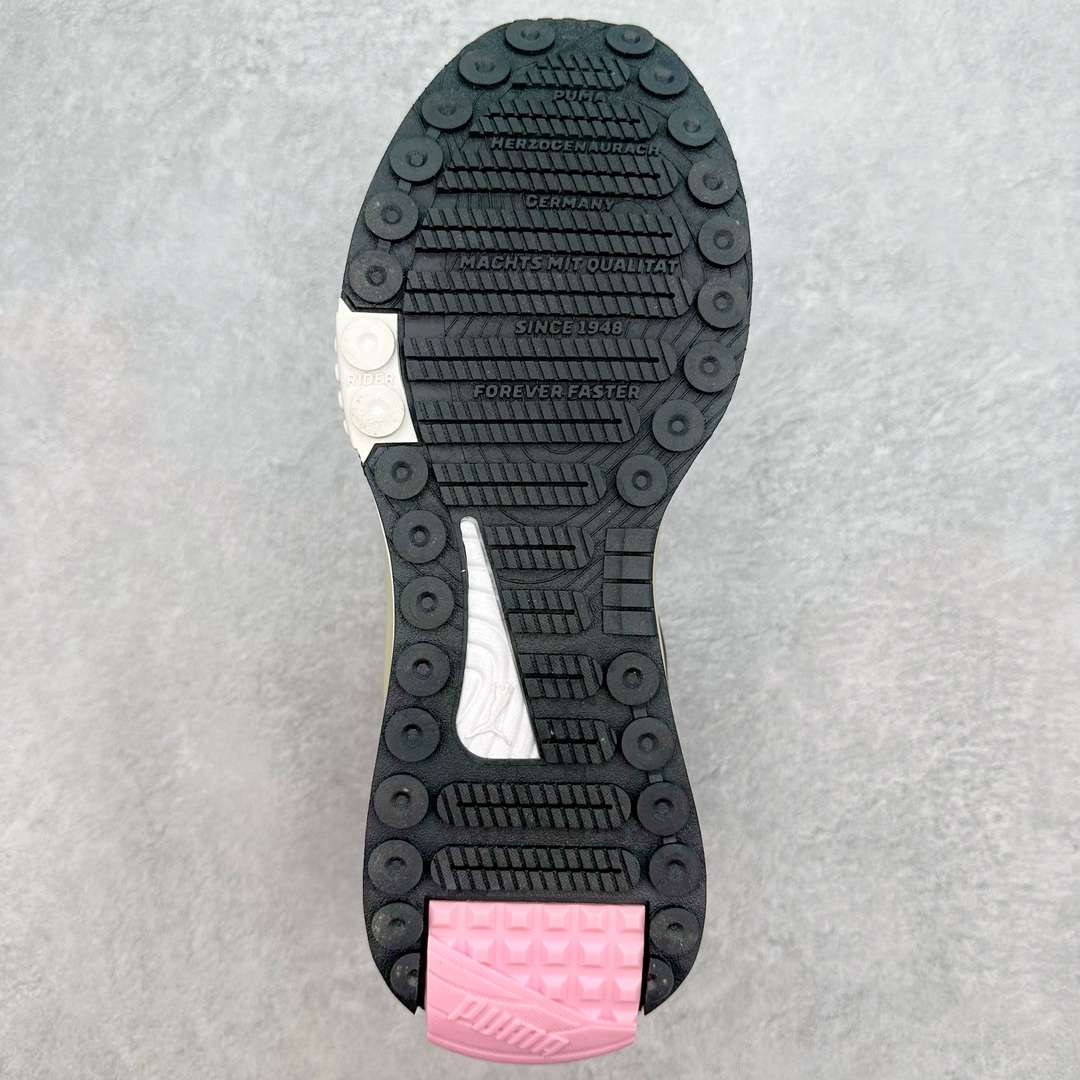 图片[9]-PUMA Wild Rider Rollin Vintage Wild Rider MEX 彪马防滑耐磨低帮综合训练鞋 PUMA Wild Rider 的设计灵感来自PUMA Rider，在经典的设计蓝本之上，PUMA为它注入了全新的时代气息，并且运用了结构设计理念。PUMA标志性的浓烈色彩搭配加上新型材料的运用，打造出复古与未来风格的完美平衡，爆发潮酷无限活力。作为一款复古跑鞋，在穿着的舒适度方面PUMA Wild Rider自然表现出色，Riderfoam技术的加入令PUMA Wild Rider的舒适性大大提升。在鞋面材质的选择上，PUMA选用了皮革材质以保留PUMA Wild Rider的复古风格，多种不同的皮革材质，营造出PUMA Wild Rider特殊的层次感，后跟提带增强了穿脱的便捷性。而加厚加宽设计的中底，则赋予了PUMA Wild Rider更高层次的未来气息。尺码：36 36.5 37.5 38 38.5 39 40 40.5 41 42 42.5 43 44 44.5 45-选品中心