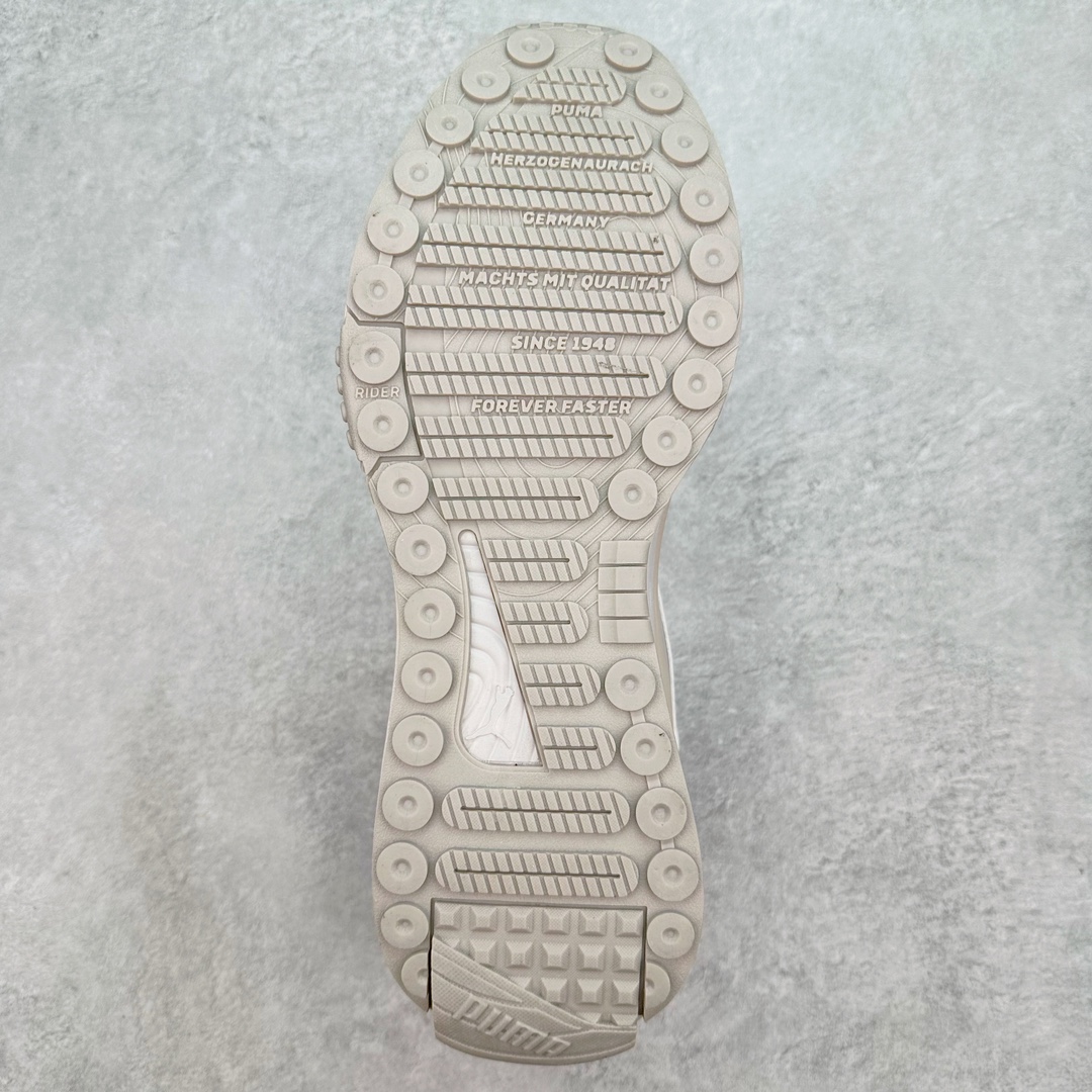 图片[9]-PUMA Wild Rider Rollin Vintage Wild Rider MEX 彪马防滑耐磨低帮综合训练鞋 PUMA Wild Rider 的设计灵感来自PUMA Rider，在经典的设计蓝本之上，PUMA为它注入了全新的时代气息，并且运用了结构设计理念。PUMA标志性的浓烈色彩搭配加上新型材料的运用，打造出复古与未来风格的完美平衡，爆发潮酷无限活力。作为一款复古跑鞋，在穿着的舒适度方面PUMA Wild Rider自然表现出色，Riderfoam技术的加入令PUMA Wild Rider的舒适性大大提升。在鞋面材质的选择上，PUMA选用了皮革材质以保留PUMA Wild Rider的复古风格，多种不同的皮革材质，营造出PUMA Wild Rider特殊的层次感，后跟提带增强了穿脱的便捷性。而加厚加宽设计的中底，则赋予了PUMA Wild Rider更高层次的未来气息。尺码：36 36.5 37.5 38 38.5 39 40 40.5 41 42 42.5 43 44 44.5 45-选品中心