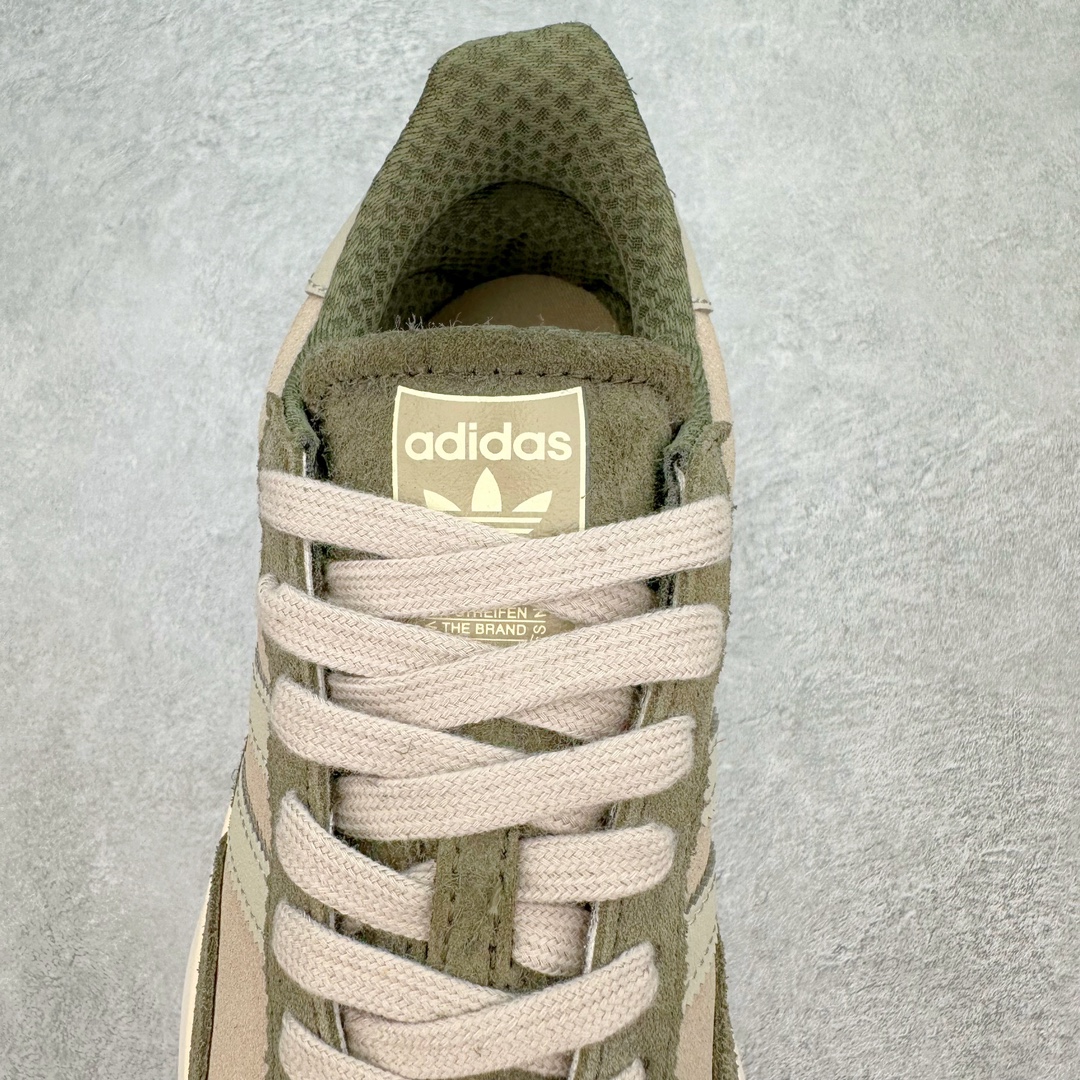 图片[5]-AD SL72 RS系列德训足球风百搭低帮休闲运动板鞋 IH5632 阿迪达斯Originals推出复古「T头鞋」造型的SL72鞋款复刻，有男女两款可选。男生款为SL72RS，鞋型挺立饱满，鞋底增加高度，采用麂皮与布面制作，符合复古氛围；女生款为SL72OGW，致敬经典款式，鞋身纤细，还原70年代设计，以绿色呈现，点缀金色细节。多款配色可选。「T 头鞋」这两年有多火大家见到了吧？明星、穿搭博主几乎人手一双，凭借复古味的外观，以及亲民的价格，同样成为了不少球鞋玩家日常上脚首选。近日 adidas Originals 将有「T 头鞋」造型的诞生于 1972 年的 SL72 鞋款复刻带回，各位买鞋又有新选择了。1972 年 SL72 问世后，引领了后来阿迪达斯的跑鞋发展方向，其中「SL」代表了 Super Light，彰显了产品轻便的特性。1972 年 SL72 问世后，引领了后来阿迪达斯的跑鞋发展方向，其中「SL」代表了 Super Light，彰显了产品轻便的特性。这次 adidas Originals 延续其轻质经典的基因，带来男女两款 SL72。男生款带来 SL72 RS 鞋型，RS 意为 Reshaped（重塑），鞋款在保留了经典的外观基础上，在尼龙材质里增加了填充物，使鞋型更加挺立和饱满，鞋头则更加圆润，鞋底的 EVA 材质则增加了鞋款的高度。女生款则带来 SL72 OG W 鞋型，OG 顾名思义则是致敬经典款式，相较于 RS（Reshaped）鞋款，鞋身更加纤细，其整体鞋身轮廓、线条、细节、材质上尊崇 70 年代 SL72 的设计，还原经典味道。尺码：36 36⅔ 37⅓ 38 38⅔ 39⅓ 40 40⅔ 41⅓ 42 42⅔ 43⅓ 44 44⅔ 45-选品中心