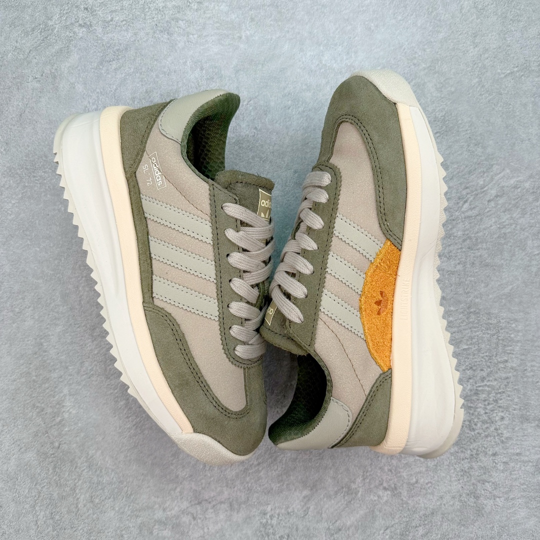 图片[3]-AD SL72 RS系列德训足球风百搭低帮休闲运动板鞋 IH5632 阿迪达斯Originals推出复古「T头鞋」造型的SL72鞋款复刻，有男女两款可选。男生款为SL72RS，鞋型挺立饱满，鞋底增加高度，采用麂皮与布面制作，符合复古氛围；女生款为SL72OGW，致敬经典款式，鞋身纤细，还原70年代设计，以绿色呈现，点缀金色细节。多款配色可选。「T 头鞋」这两年有多火大家见到了吧？明星、穿搭博主几乎人手一双，凭借复古味的外观，以及亲民的价格，同样成为了不少球鞋玩家日常上脚首选。近日 adidas Originals 将有「T 头鞋」造型的诞生于 1972 年的 SL72 鞋款复刻带回，各位买鞋又有新选择了。1972 年 SL72 问世后，引领了后来阿迪达斯的跑鞋发展方向，其中「SL」代表了 Super Light，彰显了产品轻便的特性。1972 年 SL72 问世后，引领了后来阿迪达斯的跑鞋发展方向，其中「SL」代表了 Super Light，彰显了产品轻便的特性。这次 adidas Originals 延续其轻质经典的基因，带来男女两款 SL72。男生款带来 SL72 RS 鞋型，RS 意为 Reshaped（重塑），鞋款在保留了经典的外观基础上，在尼龙材质里增加了填充物，使鞋型更加挺立和饱满，鞋头则更加圆润，鞋底的 EVA 材质则增加了鞋款的高度。女生款则带来 SL72 OG W 鞋型，OG 顾名思义则是致敬经典款式，相较于 RS（Reshaped）鞋款，鞋身更加纤细，其整体鞋身轮廓、线条、细节、材质上尊崇 70 年代 SL72 的设计，还原经典味道。尺码：36 36⅔ 37⅓ 38 38⅔ 39⅓ 40 40⅔ 41⅓ 42 42⅔ 43⅓ 44 44⅔ 45-选品中心