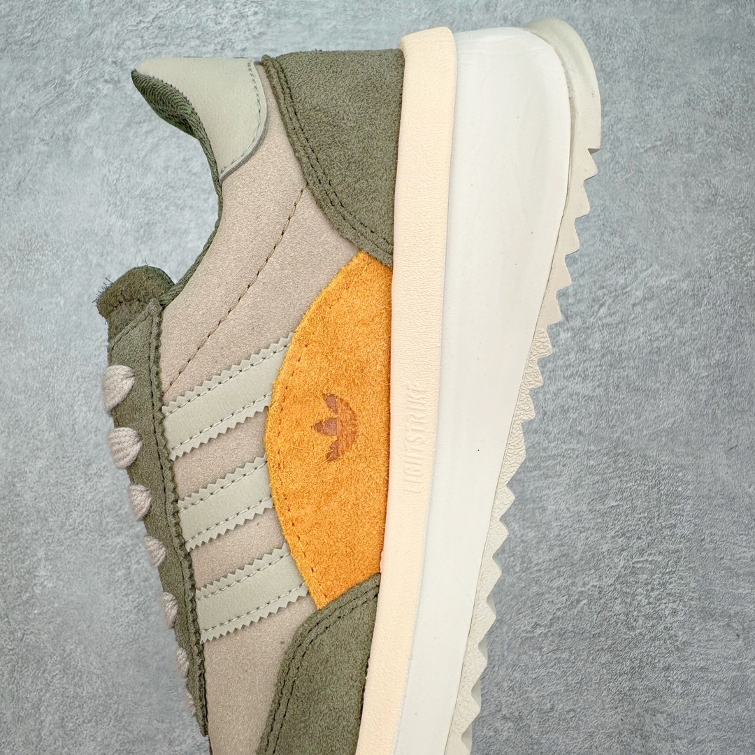 图片[7]-AD SL72 RS系列德训足球风百搭低帮休闲运动板鞋 IH5632 阿迪达斯Originals推出复古「T头鞋」造型的SL72鞋款复刻，有男女两款可选。男生款为SL72RS，鞋型挺立饱满，鞋底增加高度，采用麂皮与布面制作，符合复古氛围；女生款为SL72OGW，致敬经典款式，鞋身纤细，还原70年代设计，以绿色呈现，点缀金色细节。多款配色可选。「T 头鞋」这两年有多火大家见到了吧？明星、穿搭博主几乎人手一双，凭借复古味的外观，以及亲民的价格，同样成为了不少球鞋玩家日常上脚首选。近日 adidas Originals 将有「T 头鞋」造型的诞生于 1972 年的 SL72 鞋款复刻带回，各位买鞋又有新选择了。1972 年 SL72 问世后，引领了后来阿迪达斯的跑鞋发展方向，其中「SL」代表了 Super Light，彰显了产品轻便的特性。1972 年 SL72 问世后，引领了后来阿迪达斯的跑鞋发展方向，其中「SL」代表了 Super Light，彰显了产品轻便的特性。这次 adidas Originals 延续其轻质经典的基因，带来男女两款 SL72。男生款带来 SL72 RS 鞋型，RS 意为 Reshaped（重塑），鞋款在保留了经典的外观基础上，在尼龙材质里增加了填充物，使鞋型更加挺立和饱满，鞋头则更加圆润，鞋底的 EVA 材质则增加了鞋款的高度。女生款则带来 SL72 OG W 鞋型，OG 顾名思义则是致敬经典款式，相较于 RS（Reshaped）鞋款，鞋身更加纤细，其整体鞋身轮廓、线条、细节、材质上尊崇 70 年代 SL72 的设计，还原经典味道。尺码：36 36⅔ 37⅓ 38 38⅔ 39⅓ 40 40⅔ 41⅓ 42 42⅔ 43⅓ 44 44⅔ 45-选品中心