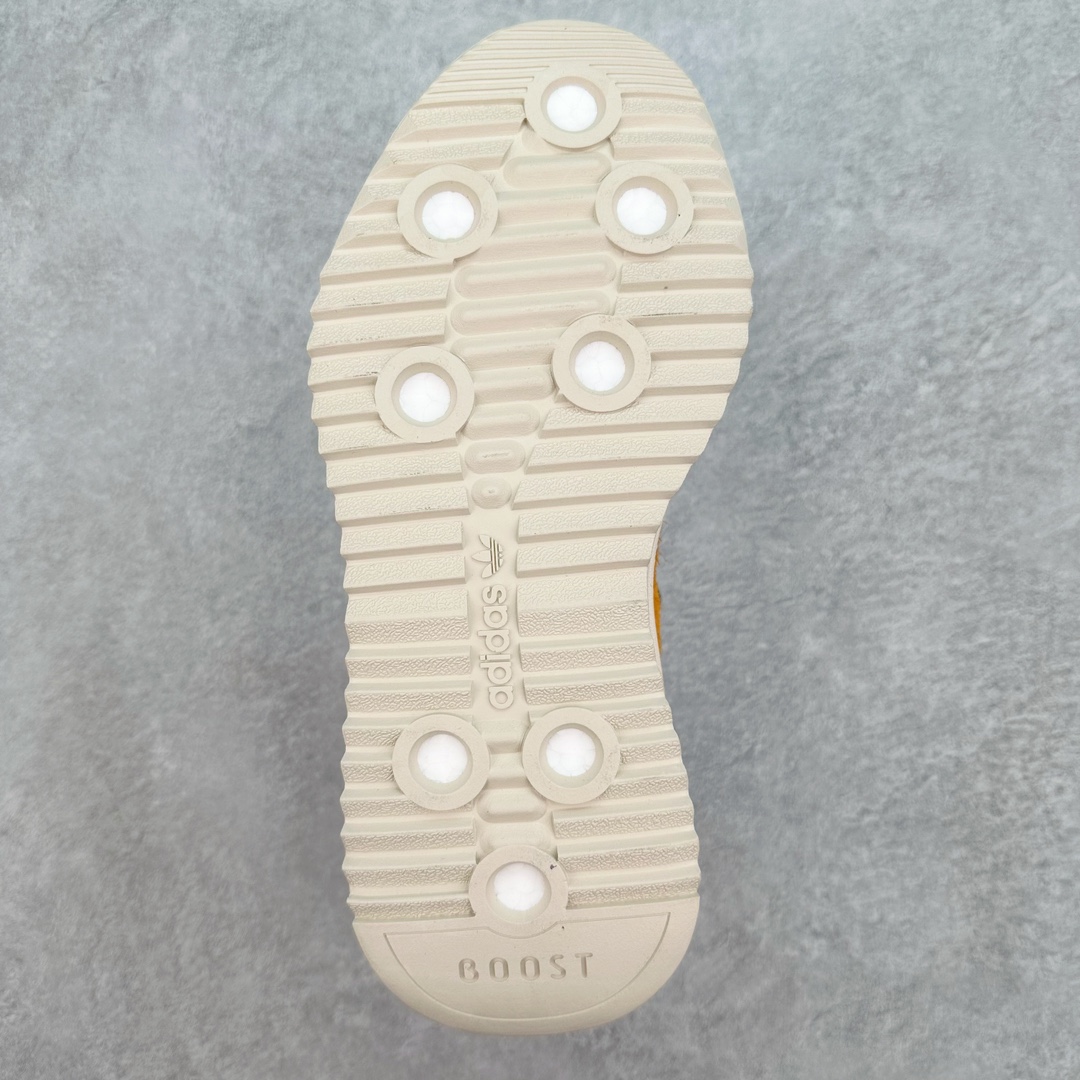 图片[9]-AD SL72 RS系列德训足球风百搭低帮休闲运动板鞋 IH5632 阿迪达斯Originals推出复古「T头鞋」造型的SL72鞋款复刻，有男女两款可选。男生款为SL72RS，鞋型挺立饱满，鞋底增加高度，采用麂皮与布面制作，符合复古氛围；女生款为SL72OGW，致敬经典款式，鞋身纤细，还原70年代设计，以绿色呈现，点缀金色细节。多款配色可选。「T 头鞋」这两年有多火大家见到了吧？明星、穿搭博主几乎人手一双，凭借复古味的外观，以及亲民的价格，同样成为了不少球鞋玩家日常上脚首选。近日 adidas Originals 将有「T 头鞋」造型的诞生于 1972 年的 SL72 鞋款复刻带回，各位买鞋又有新选择了。1972 年 SL72 问世后，引领了后来阿迪达斯的跑鞋发展方向，其中「SL」代表了 Super Light，彰显了产品轻便的特性。1972 年 SL72 问世后，引领了后来阿迪达斯的跑鞋发展方向，其中「SL」代表了 Super Light，彰显了产品轻便的特性。这次 adidas Originals 延续其轻质经典的基因，带来男女两款 SL72。男生款带来 SL72 RS 鞋型，RS 意为 Reshaped（重塑），鞋款在保留了经典的外观基础上，在尼龙材质里增加了填充物，使鞋型更加挺立和饱满，鞋头则更加圆润，鞋底的 EVA 材质则增加了鞋款的高度。女生款则带来 SL72 OG W 鞋型，OG 顾名思义则是致敬经典款式，相较于 RS（Reshaped）鞋款，鞋身更加纤细，其整体鞋身轮廓、线条、细节、材质上尊崇 70 年代 SL72 的设计，还原经典味道。尺码：36 36⅔ 37⅓ 38 38⅔ 39⅓ 40 40⅔ 41⅓ 42 42⅔ 43⅓ 44 44⅔ 45-选品中心