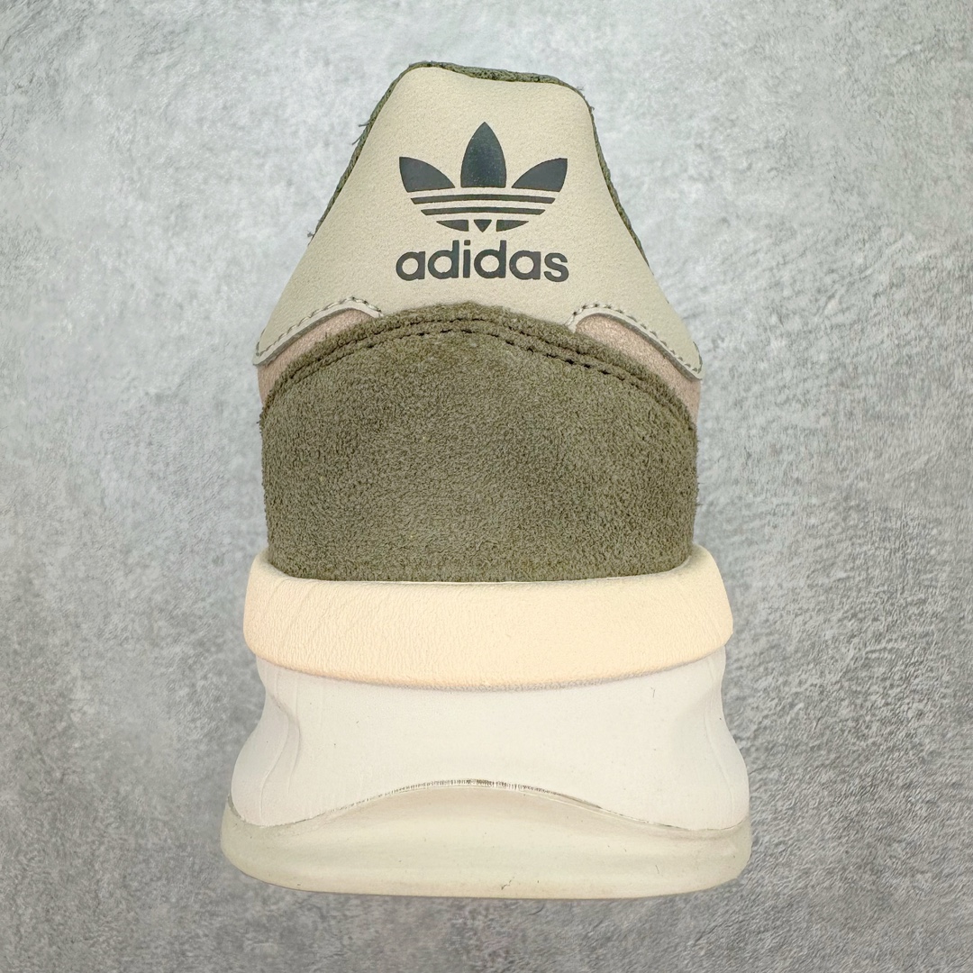 图片[8]-AD SL72 RS系列德训足球风百搭低帮休闲运动板鞋 IH5632 阿迪达斯Originals推出复古「T头鞋」造型的SL72鞋款复刻，有男女两款可选。男生款为SL72RS，鞋型挺立饱满，鞋底增加高度，采用麂皮与布面制作，符合复古氛围；女生款为SL72OGW，致敬经典款式，鞋身纤细，还原70年代设计，以绿色呈现，点缀金色细节。多款配色可选。「T 头鞋」这两年有多火大家见到了吧？明星、穿搭博主几乎人手一双，凭借复古味的外观，以及亲民的价格，同样成为了不少球鞋玩家日常上脚首选。近日 adidas Originals 将有「T 头鞋」造型的诞生于 1972 年的 SL72 鞋款复刻带回，各位买鞋又有新选择了。1972 年 SL72 问世后，引领了后来阿迪达斯的跑鞋发展方向，其中「SL」代表了 Super Light，彰显了产品轻便的特性。1972 年 SL72 问世后，引领了后来阿迪达斯的跑鞋发展方向，其中「SL」代表了 Super Light，彰显了产品轻便的特性。这次 adidas Originals 延续其轻质经典的基因，带来男女两款 SL72。男生款带来 SL72 RS 鞋型，RS 意为 Reshaped（重塑），鞋款在保留了经典的外观基础上，在尼龙材质里增加了填充物，使鞋型更加挺立和饱满，鞋头则更加圆润，鞋底的 EVA 材质则增加了鞋款的高度。女生款则带来 SL72 OG W 鞋型，OG 顾名思义则是致敬经典款式，相较于 RS（Reshaped）鞋款，鞋身更加纤细，其整体鞋身轮廓、线条、细节、材质上尊崇 70 年代 SL72 的设计，还原经典味道。尺码：36 36⅔ 37⅓ 38 38⅔ 39⅓ 40 40⅔ 41⅓ 42 42⅔ 43⅓ 44 44⅔ 45-选品中心