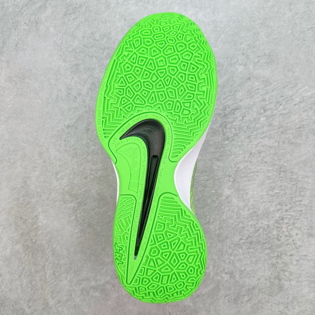 图片[9]-NK JA 1 莫兰特二代实战篮球鞋 JA2的设计语言并未发生翻天覆地的变化，但却在细节上做足了功夫。鞋面采用的大面积皮质材料，不仅提升了整体的质感，还为这双2代注入了浓郁的复古气息。环绕Swoosh标志的涟漪纹理，成为了JA2最吸引眼球的特征之一，犹如水面上轻轻荡漾的波纹，寓意着莫兰特在篮球场上的灵动与变幻。而后跟处保留的经典12：AM字样，搭配下方如贝壳般的线条设计，既是对一代的致敬，也是对未来的展望。这些细节无一不在诉说着，这不仅仅是一双篮球鞋，它是莫兰特篮球哲学的体现，是他在篮球之路上每一步的见证。尺码：40 40.5 41 42 42.5 43 44 44.5 45 46-选品中心