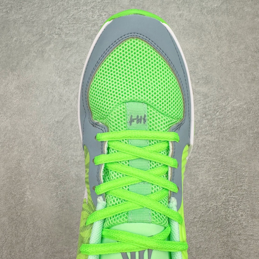 图片[4]-NK JA 1 莫兰特二代实战篮球鞋 JA2的设计语言并未发生翻天覆地的变化，但却在细节上做足了功夫。鞋面采用的大面积皮质材料，不仅提升了整体的质感，还为这双2代注入了浓郁的复古气息。环绕Swoosh标志的涟漪纹理，成为了JA2最吸引眼球的特征之一，犹如水面上轻轻荡漾的波纹，寓意着莫兰特在篮球场上的灵动与变幻。而后跟处保留的经典12：AM字样，搭配下方如贝壳般的线条设计，既是对一代的致敬，也是对未来的展望。这些细节无一不在诉说着，这不仅仅是一双篮球鞋，它是莫兰特篮球哲学的体现，是他在篮球之路上每一步的见证。尺码：40 40.5 41 42 42.5 43 44 44.5 45 46-选品中心