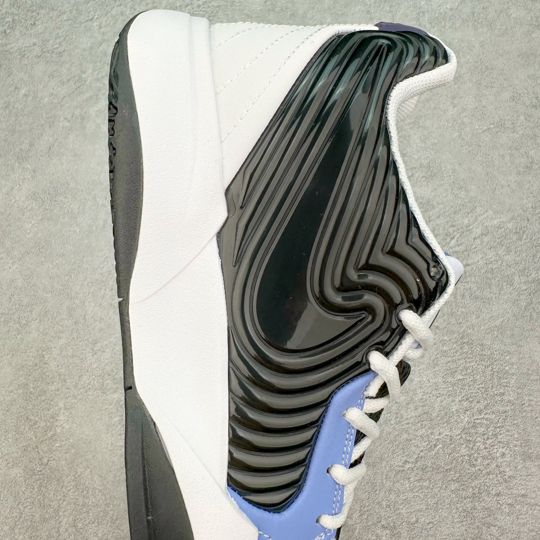 图片[6]-NK JA 1 莫兰特二代实战篮球鞋 JA2的设计语言并未发生翻天覆地的变化，但却在细节上做足了功夫。鞋面采用的大面积皮质材料，不仅提升了整体的质感，还为这双2代注入了浓郁的复古气息。环绕Swoosh标志的涟漪纹理，成为了JA2最吸引眼球的特征之一，犹如水面上轻轻荡漾的波纹，寓意着莫兰特在篮球场上的灵动与变幻。而后跟处保留的经典12：AM字样，搭配下方如贝壳般的线条设计，既是对一代的致敬，也是对未来的展望。这些细节无一不在诉说着，这不仅仅是一双篮球鞋，它是莫兰特篮球哲学的体现，是他在篮球之路上每一步的见证。尺码：40 40.5 41 42 42.5 43 44 44.5 45 46-选品中心