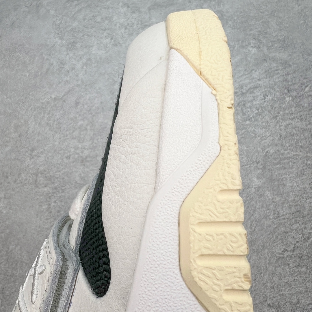 图片[17]-＃Y3纯原 Travis Scott x Jordan AJ Cut The Check TS倒钩联名魔术贴篮球鞋 白黑红 FZ8117-101 注意默认配原盒盒子配套布袋不用加钱 退货丢失扣30元 原厂全套原楦原纸板冲刀磨具开发 原厂皮料加持 原厂港宝加持定型后跟R度完美 同源原厂电绣 鬼脸飞翼针数密度立体效果一致 百分百一致原鞋 原厂拉帮工艺 针距密度一致 后跟弧度收口自然不对折 极致一眼正品既视感 进口玻璃冲刀皮料裁剪零毛边 全鞋电脑针车工艺 品控清洁度最高QC检验标准 免检产品 原厂订购鞋盒、布袋、鞋标、防尘纸、鞋撑、鞋带 追求极致的原厂味道 配色方面采用白色为基础 搭配棕色框架呈现 完美还原了初代倒钩的配色设计 细节方面 标志性的反钩Swoosh采用米色点缀 鞋面还带有特殊的魔术贴细节 此外在鞋舌、后跟部分均带有Cactus Jack厂牌Logo 彰显鞋款特殊身份 尺码：36 36.5 37.5 38 38.5 39 40 40.5 41 42 42.5 43 44 44.5 45 46 47.5 48.5-选品中心