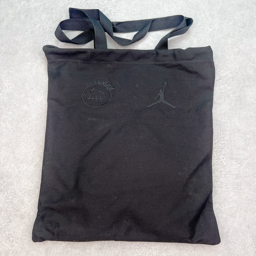 图片[10]-＃Y3纯原 Travis Scott x Jordan AJ Cut The Check TS倒钩联名魔术贴篮球鞋 白黑红 FZ8117-101 注意默认配原盒盒子配套布袋不用加钱 退货丢失扣30元 原厂全套原楦原纸板冲刀磨具开发 原厂皮料加持 原厂港宝加持定型后跟R度完美 同源原厂电绣 鬼脸飞翼针数密度立体效果一致 百分百一致原鞋 原厂拉帮工艺 针距密度一致 后跟弧度收口自然不对折 极致一眼正品既视感 进口玻璃冲刀皮料裁剪零毛边 全鞋电脑针车工艺 品控清洁度最高QC检验标准 免检产品 原厂订购鞋盒、布袋、鞋标、防尘纸、鞋撑、鞋带 追求极致的原厂味道 配色方面采用白色为基础 搭配棕色框架呈现 完美还原了初代倒钩的配色设计 细节方面 标志性的反钩Swoosh采用米色点缀 鞋面还带有特殊的魔术贴细节 此外在鞋舌、后跟部分均带有Cactus Jack厂牌Logo 彰显鞋款特殊身份 尺码：36 36.5 37.5 38 38.5 39 40 40.5 41 42 42.5 43 44 44.5 45 46 47.5 48.5-选品中心