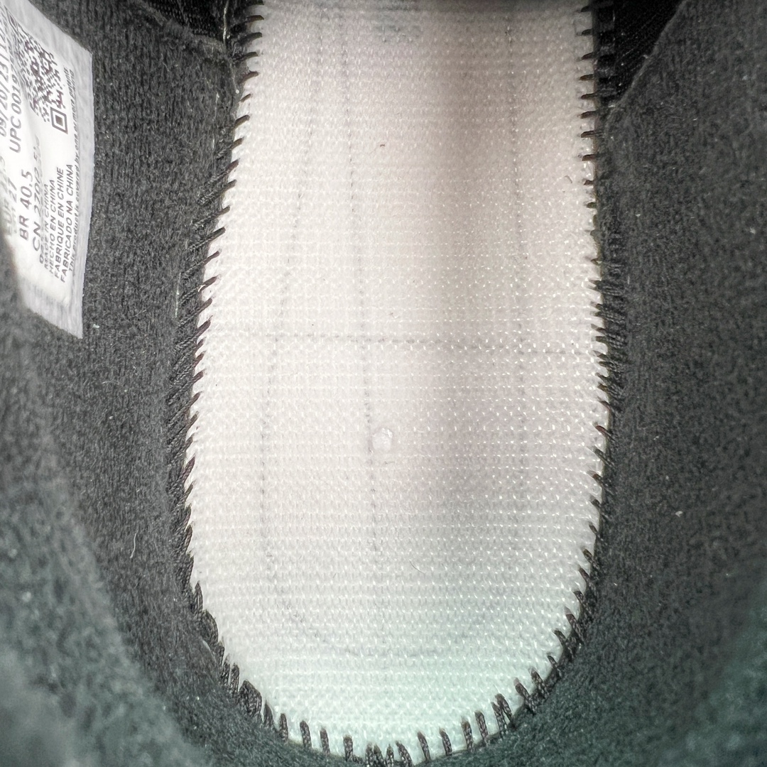 图片[11]-＃Y3纯原 Travis Scott x Jordan AJ Cut The Check TS倒钩联名魔术贴篮球鞋 白黑红 FZ8117-101 注意默认配原盒盒子配套布袋不用加钱 退货丢失扣30元 原厂全套原楦原纸板冲刀磨具开发 原厂皮料加持 原厂港宝加持定型后跟R度完美 同源原厂电绣 鬼脸飞翼针数密度立体效果一致 百分百一致原鞋 原厂拉帮工艺 针距密度一致 后跟弧度收口自然不对折 极致一眼正品既视感 进口玻璃冲刀皮料裁剪零毛边 全鞋电脑针车工艺 品控清洁度最高QC检验标准 免检产品 原厂订购鞋盒、布袋、鞋标、防尘纸、鞋撑、鞋带 追求极致的原厂味道 配色方面采用白色为基础 搭配棕色框架呈现 完美还原了初代倒钩的配色设计 细节方面 标志性的反钩Swoosh采用米色点缀 鞋面还带有特殊的魔术贴细节 此外在鞋舌、后跟部分均带有Cactus Jack厂牌Logo 彰显鞋款特殊身份 尺码：36 36.5 37.5 38 38.5 39 40 40.5 41 42 42.5 43 44 44.5 45 46 47.5 48.5-选品中心