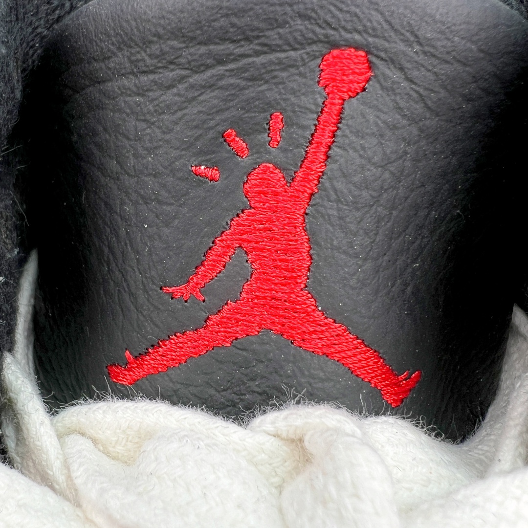 图片[14]-＃Y3纯原 Travis Scott x Jordan AJ Cut The Check TS倒钩联名魔术贴篮球鞋 白黑红 FZ8117-101 注意默认配原盒盒子配套布袋不用加钱 退货丢失扣30元 原厂全套原楦原纸板冲刀磨具开发 原厂皮料加持 原厂港宝加持定型后跟R度完美 同源原厂电绣 鬼脸飞翼针数密度立体效果一致 百分百一致原鞋 原厂拉帮工艺 针距密度一致 后跟弧度收口自然不对折 极致一眼正品既视感 进口玻璃冲刀皮料裁剪零毛边 全鞋电脑针车工艺 品控清洁度最高QC检验标准 免检产品 原厂订购鞋盒、布袋、鞋标、防尘纸、鞋撑、鞋带 追求极致的原厂味道 配色方面采用白色为基础 搭配棕色框架呈现 完美还原了初代倒钩的配色设计 细节方面 标志性的反钩Swoosh采用米色点缀 鞋面还带有特殊的魔术贴细节 此外在鞋舌、后跟部分均带有Cactus Jack厂牌Logo 彰显鞋款特殊身份 尺码：36 36.5 37.5 38 38.5 39 40 40.5 41 42 42.5 43 44 44.5 45 46 47.5 48.5-选品中心