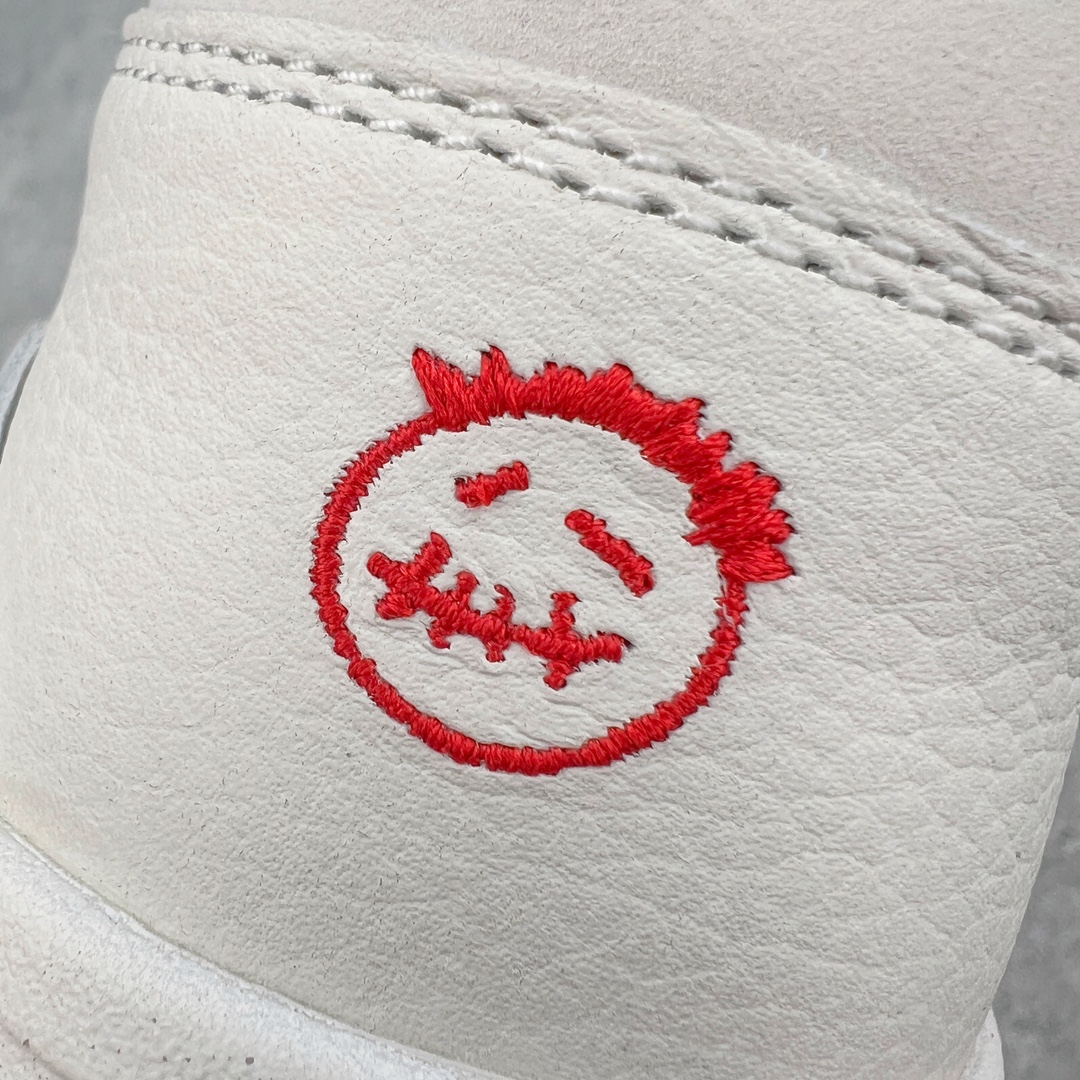 图片[15]-＃Y3纯原 Travis Scott x Jordan AJ Cut The Check TS倒钩联名魔术贴篮球鞋 白黑红 FZ8117-101 注意默认配原盒盒子配套布袋不用加钱 退货丢失扣30元 原厂全套原楦原纸板冲刀磨具开发 原厂皮料加持 原厂港宝加持定型后跟R度完美 同源原厂电绣 鬼脸飞翼针数密度立体效果一致 百分百一致原鞋 原厂拉帮工艺 针距密度一致 后跟弧度收口自然不对折 极致一眼正品既视感 进口玻璃冲刀皮料裁剪零毛边 全鞋电脑针车工艺 品控清洁度最高QC检验标准 免检产品 原厂订购鞋盒、布袋、鞋标、防尘纸、鞋撑、鞋带 追求极致的原厂味道 配色方面采用白色为基础 搭配棕色框架呈现 完美还原了初代倒钩的配色设计 细节方面 标志性的反钩Swoosh采用米色点缀 鞋面还带有特殊的魔术贴细节 此外在鞋舌、后跟部分均带有Cactus Jack厂牌Logo 彰显鞋款特殊身份 尺码：36 36.5 37.5 38 38.5 39 40 40.5 41 42 42.5 43 44 44.5 45 46 47.5 48.5-选品中心