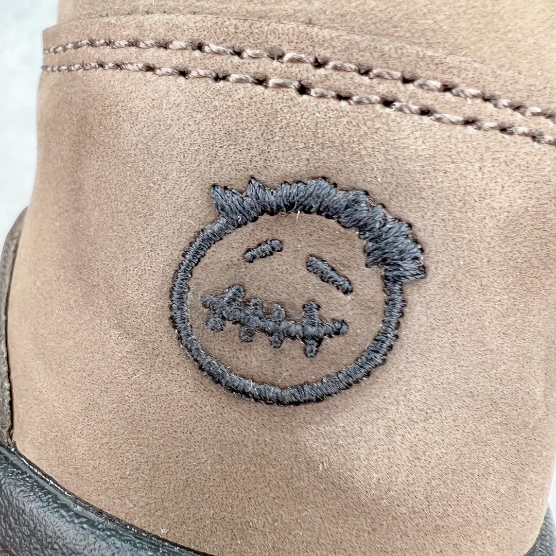 图片[12]-＃Y3纯原 Travis Scott x Jordan AJ Cut The Check TS倒钩联名魔术贴篮球鞋 黑棕 FZ8117-204 注意默认配原盒盒子配套布袋不用加钱 退货丢失扣30元 原厂全套原楦原纸板冲刀磨具开发 原厂皮料加持 原厂港宝加持定型后跟R度完美 同源原厂电绣 鬼脸飞翼针数密度立体效果一致 百分百一致原鞋 原厂拉帮工艺 针距密度一致 后跟弧度收口自然不对折 极致一眼正品既视感 进口玻璃冲刀皮料裁剪零毛边 全鞋电脑针车工艺 品控清洁度最高QC检验标准 免检产品 原厂订购鞋盒、布袋、鞋标、防尘纸、鞋撑、鞋带 追求极致的原厂味道 配色方面采用白色为基础 搭配棕色框架呈现 完美还原了初代倒钩的配色设计 细节方面 标志性的反钩Swoosh采用米色点缀 鞋面还带有特殊的魔术贴细节 此外在鞋舌、后跟部分均带有Cactus Jack厂牌Logo 彰显鞋款特殊身份 尺码：36 36.5 37.5 38 38.5 39 40 40.5 41 42 42.5 43 44 44.5 45 46 47.5 48.5-选品中心