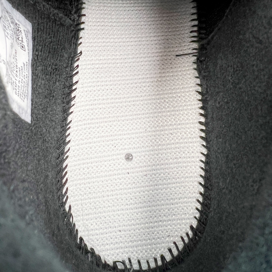 图片[10]-＃Y3纯原 Travis Scott x Jordan AJ Cut The Check TS倒钩联名魔术贴篮球鞋 黑棕 FZ8117-204 注意默认配原盒盒子配套布袋不用加钱 退货丢失扣30元 原厂全套原楦原纸板冲刀磨具开发 原厂皮料加持 原厂港宝加持定型后跟R度完美 同源原厂电绣 鬼脸飞翼针数密度立体效果一致 百分百一致原鞋 原厂拉帮工艺 针距密度一致 后跟弧度收口自然不对折 极致一眼正品既视感 进口玻璃冲刀皮料裁剪零毛边 全鞋电脑针车工艺 品控清洁度最高QC检验标准 免检产品 原厂订购鞋盒、布袋、鞋标、防尘纸、鞋撑、鞋带 追求极致的原厂味道 配色方面采用白色为基础 搭配棕色框架呈现 完美还原了初代倒钩的配色设计 细节方面 标志性的反钩Swoosh采用米色点缀 鞋面还带有特殊的魔术贴细节 此外在鞋舌、后跟部分均带有Cactus Jack厂牌Logo 彰显鞋款特殊身份 尺码：36 36.5 37.5 38 38.5 39 40 40.5 41 42 42.5 43 44 44.5 45 46 47.5 48.5-选品中心