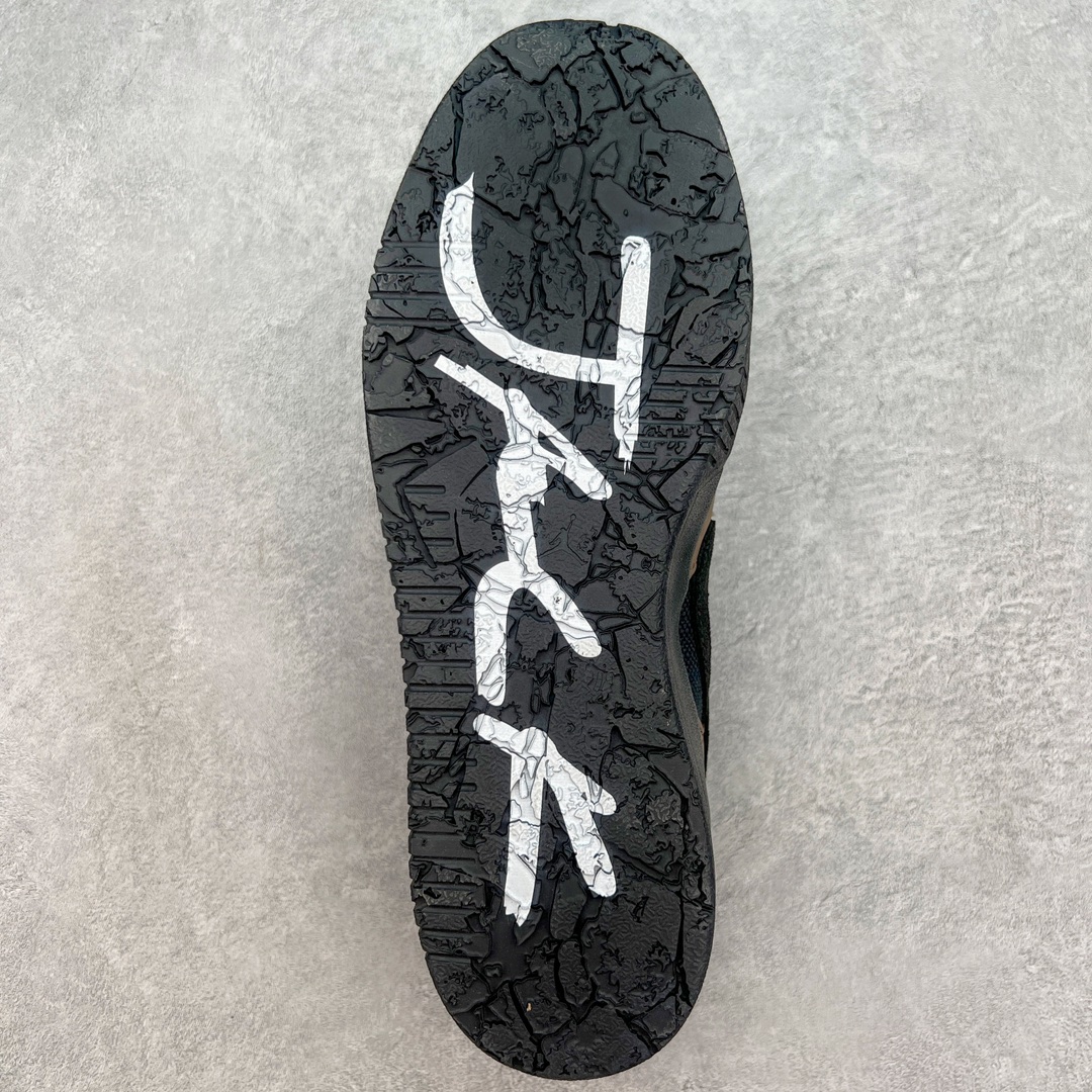 图片[9]-＃Y3纯原 Travis Scott x Jordan AJ Cut The Check TS倒钩联名魔术贴篮球鞋 黑棕 FZ8117-204 注意默认配原盒盒子配套布袋不用加钱 退货丢失扣30元 原厂全套原楦原纸板冲刀磨具开发 原厂皮料加持 原厂港宝加持定型后跟R度完美 同源原厂电绣 鬼脸飞翼针数密度立体效果一致 百分百一致原鞋 原厂拉帮工艺 针距密度一致 后跟弧度收口自然不对折 极致一眼正品既视感 进口玻璃冲刀皮料裁剪零毛边 全鞋电脑针车工艺 品控清洁度最高QC检验标准 免检产品 原厂订购鞋盒、布袋、鞋标、防尘纸、鞋撑、鞋带 追求极致的原厂味道 配色方面采用白色为基础 搭配棕色框架呈现 完美还原了初代倒钩的配色设计 细节方面 标志性的反钩Swoosh采用米色点缀 鞋面还带有特殊的魔术贴细节 此外在鞋舌、后跟部分均带有Cactus Jack厂牌Logo 彰显鞋款特殊身份 尺码：36 36.5 37.5 38 38.5 39 40 40.5 41 42 42.5 43 44 44.5 45 46 47.5 48.5-选品中心